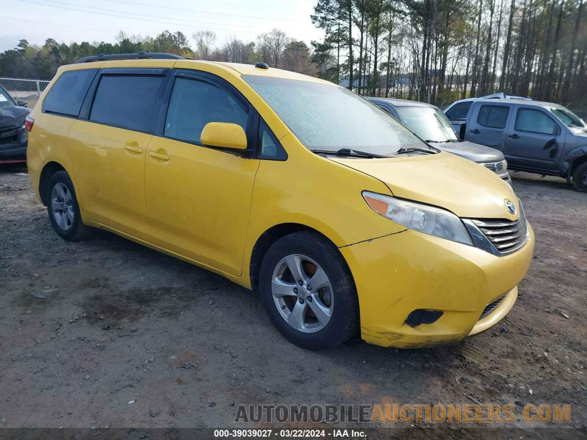 5TDKK3DC8FS579592 TOYOTA SIENNA 2015