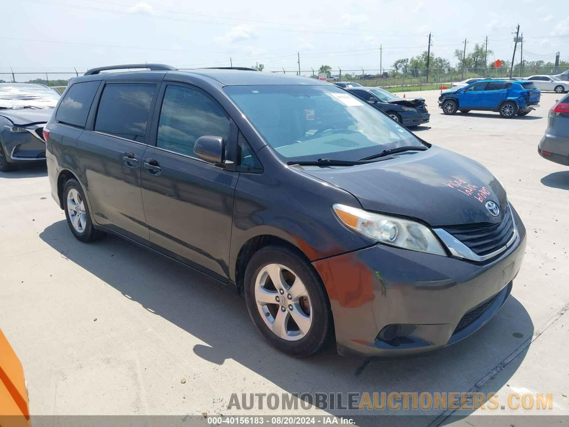 5TDKK3DC8FS586025 TOYOTA SIENNA 2015