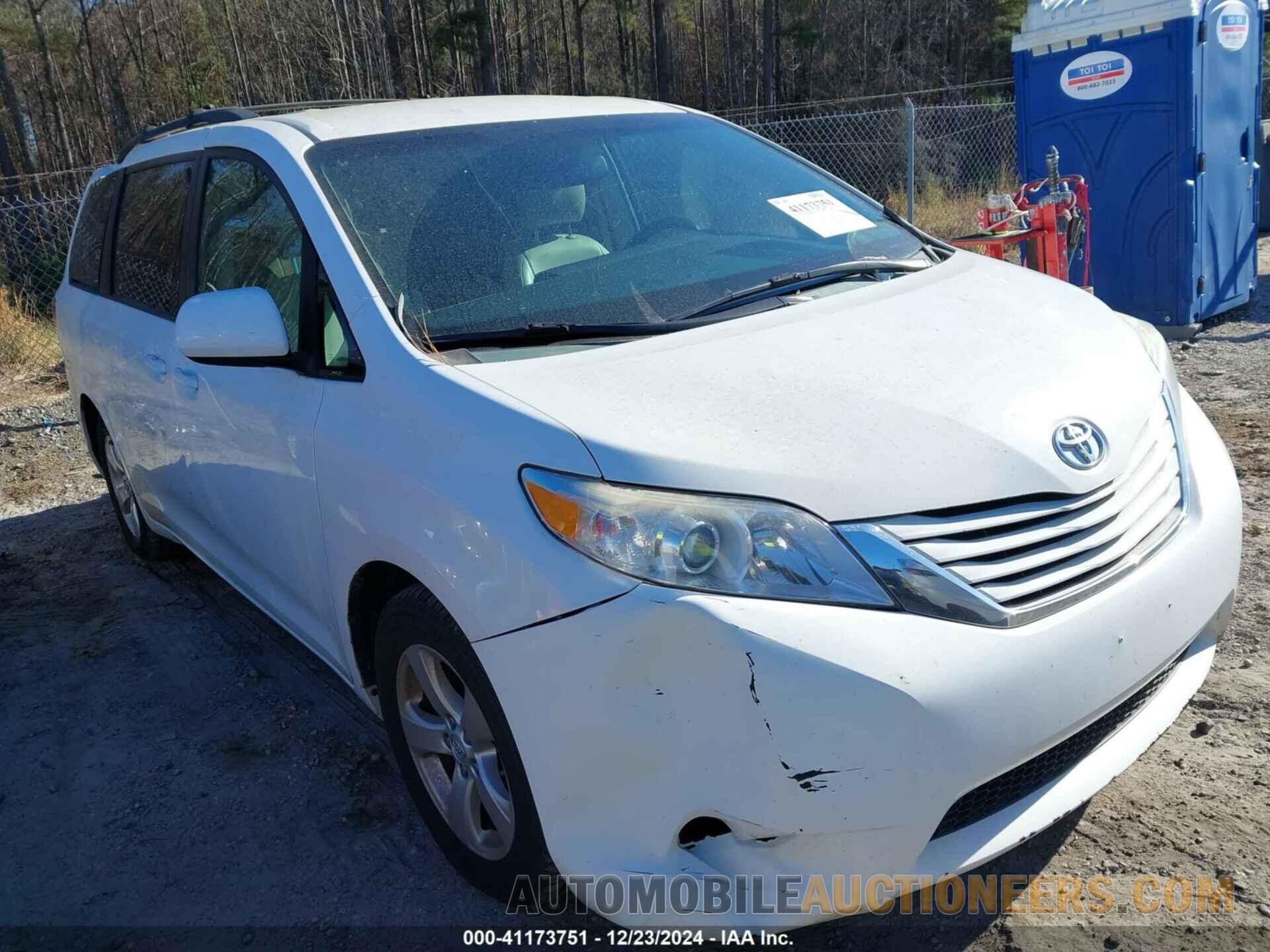 5TDKK3DC8FS591726 TOYOTA SIENNA 2015