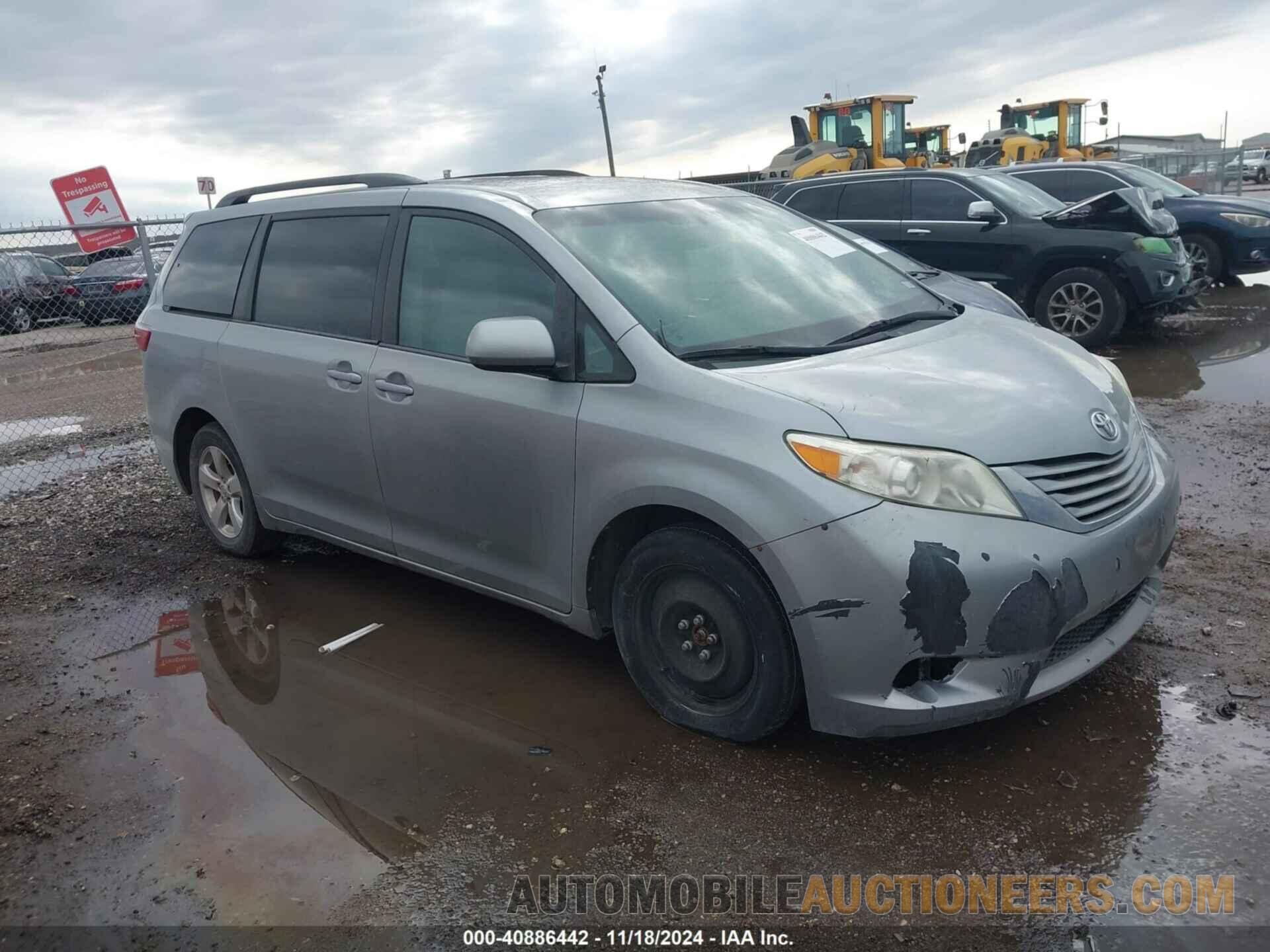 5TDKK3DC8FS611733 TOYOTA SIENNA 2015