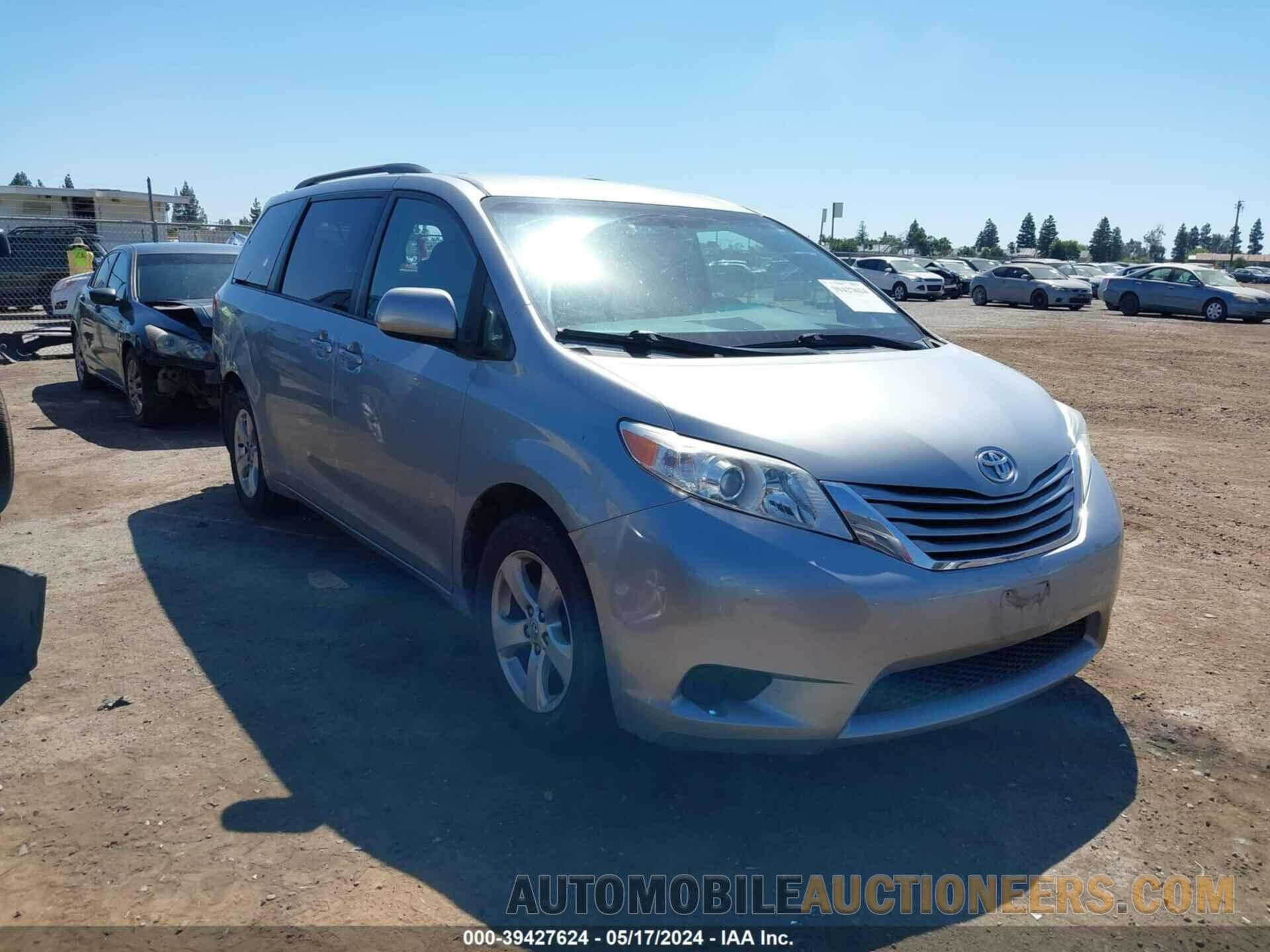 5TDKK3DC8FS624272 TOYOTA SIENNA 2015