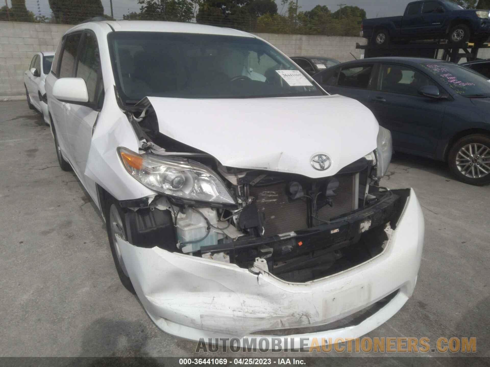 5TDKK3DC8FS626751 TOYOTA SIENNA 2015