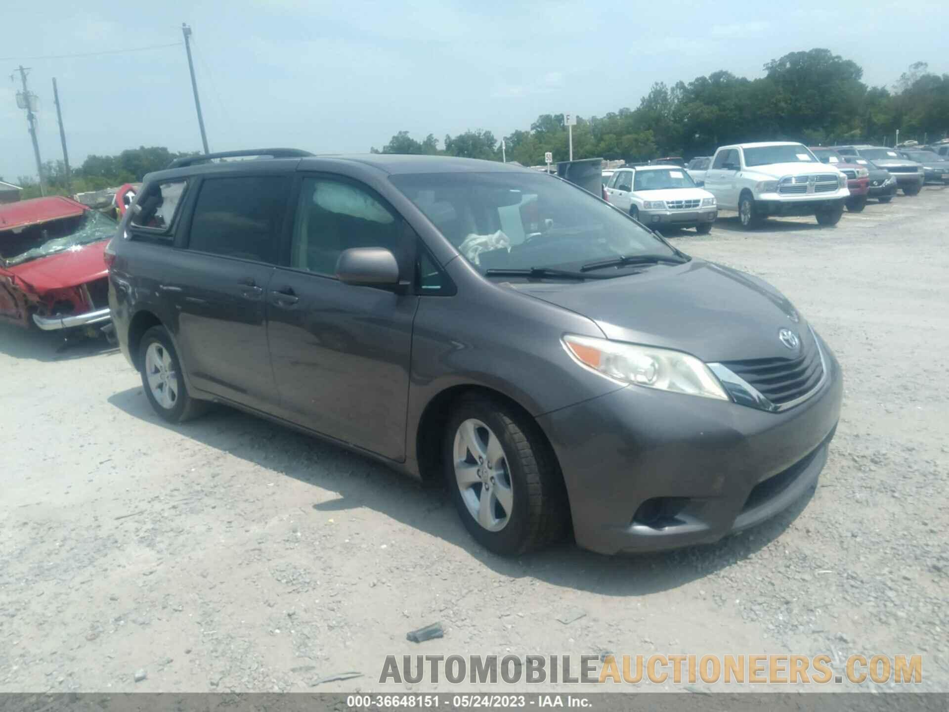 5TDKK3DC8FS649009 TOYOTA SIENNA 2015