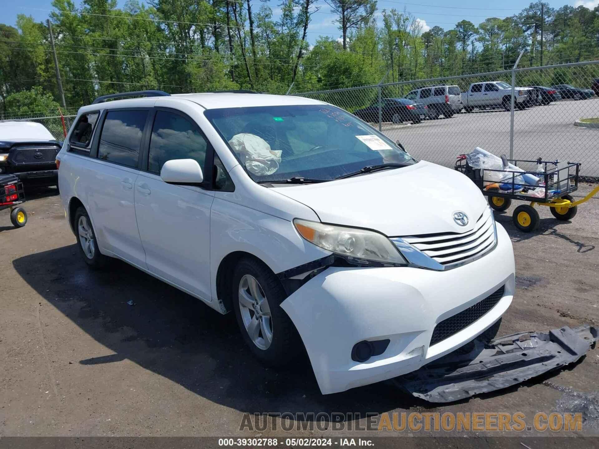 5TDKK3DC8FS654789 TOYOTA SIENNA 2015