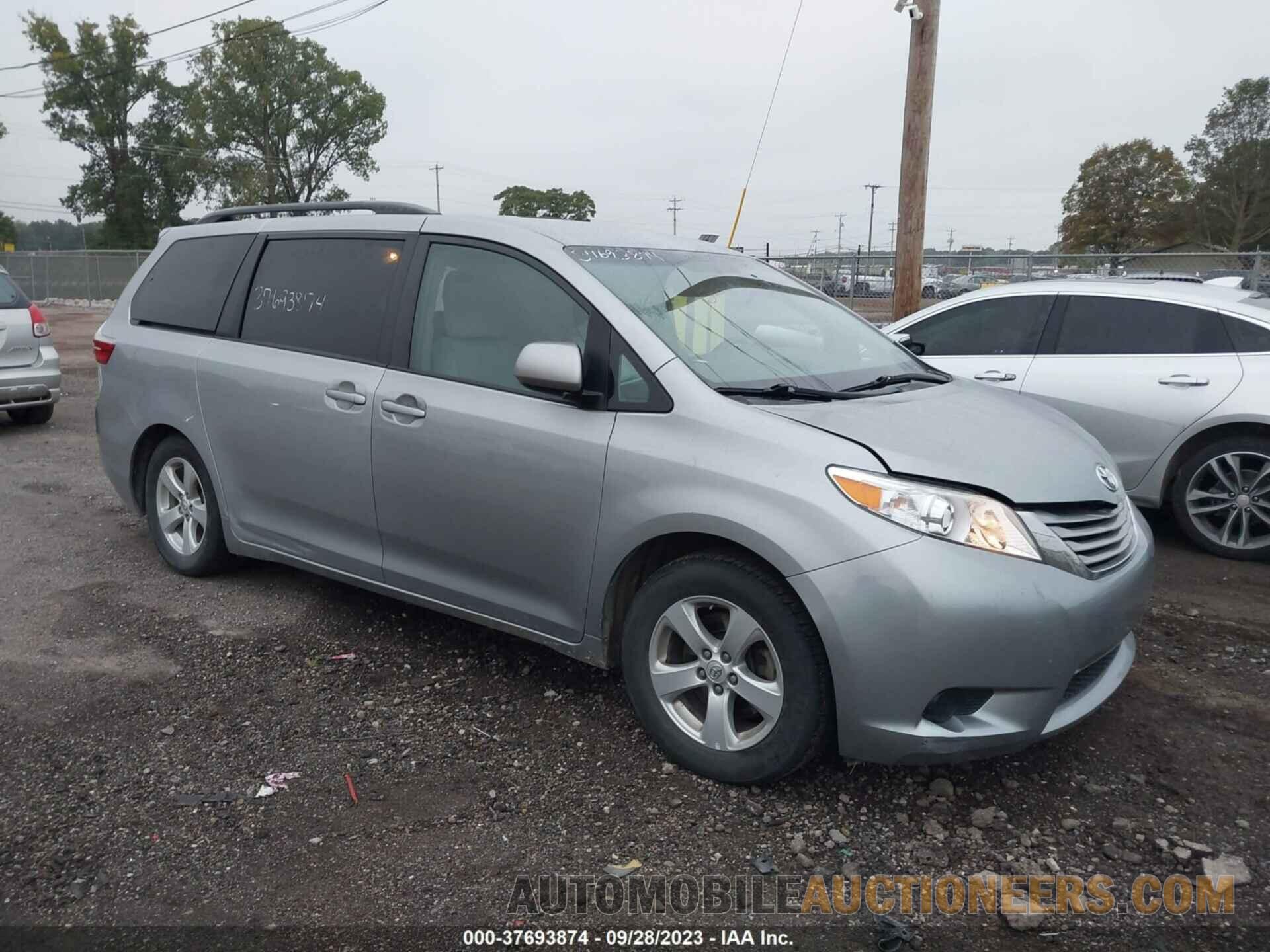 5TDKK3DC8FS689364 TOYOTA SIENNA 2015