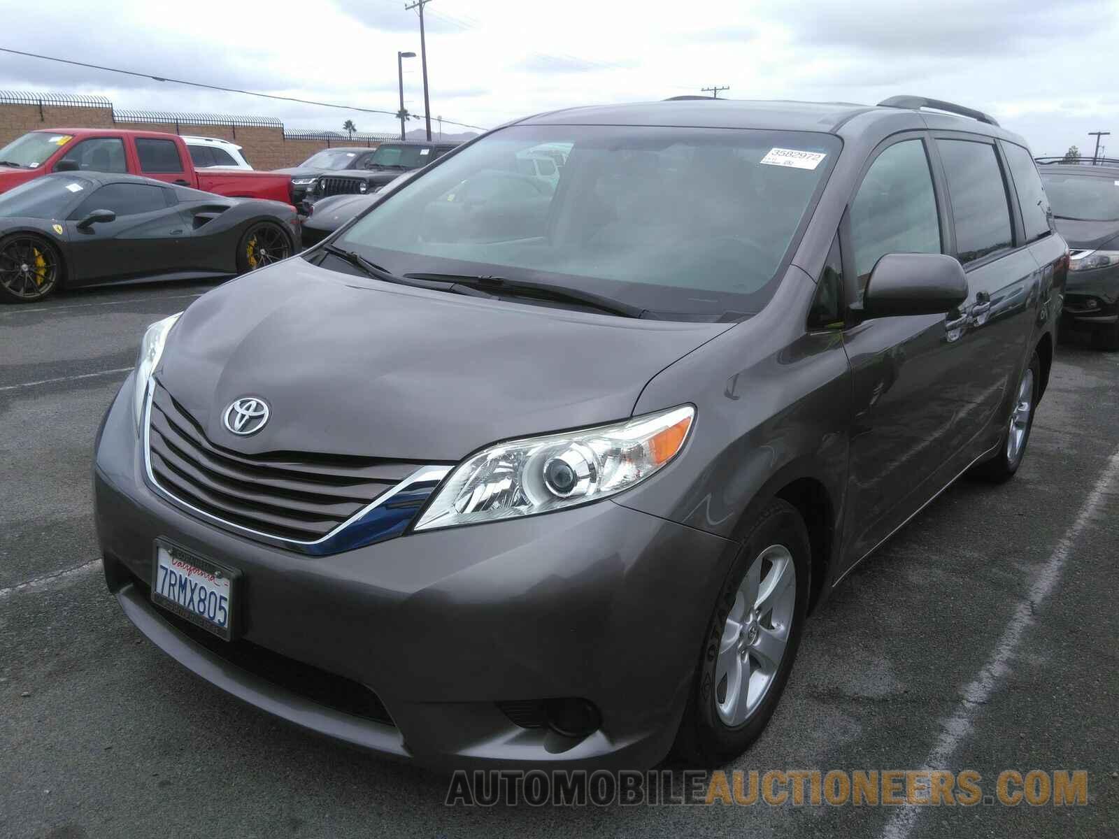 5TDKK3DC8GS708495 Toyota Sienna 2016