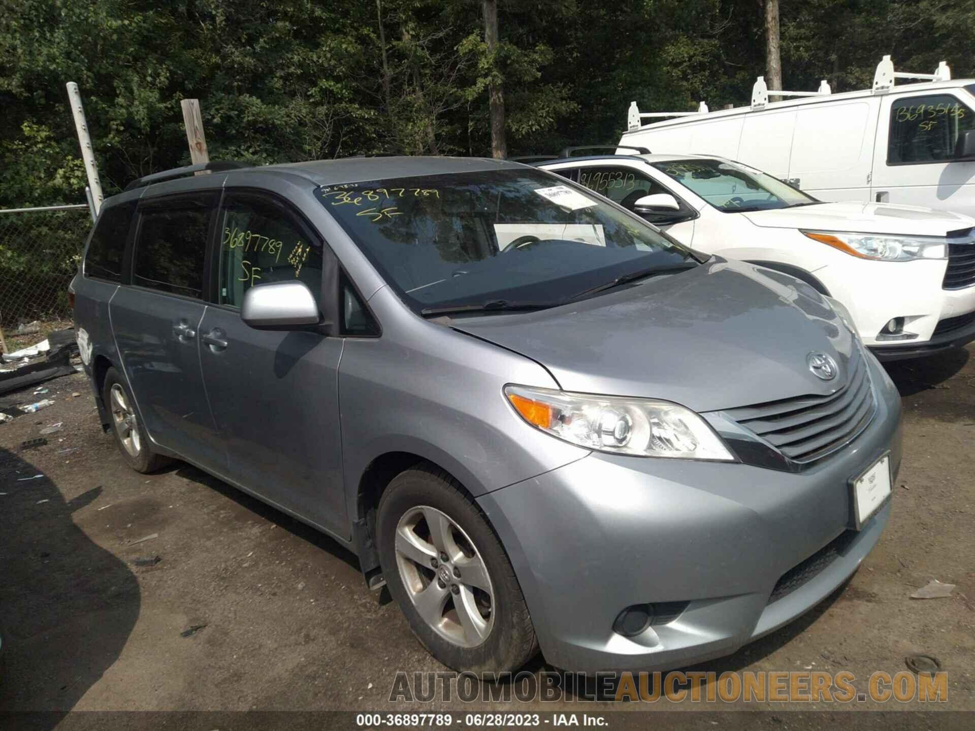 5TDKK3DC9FS567645 TOYOTA SIENNA 2015