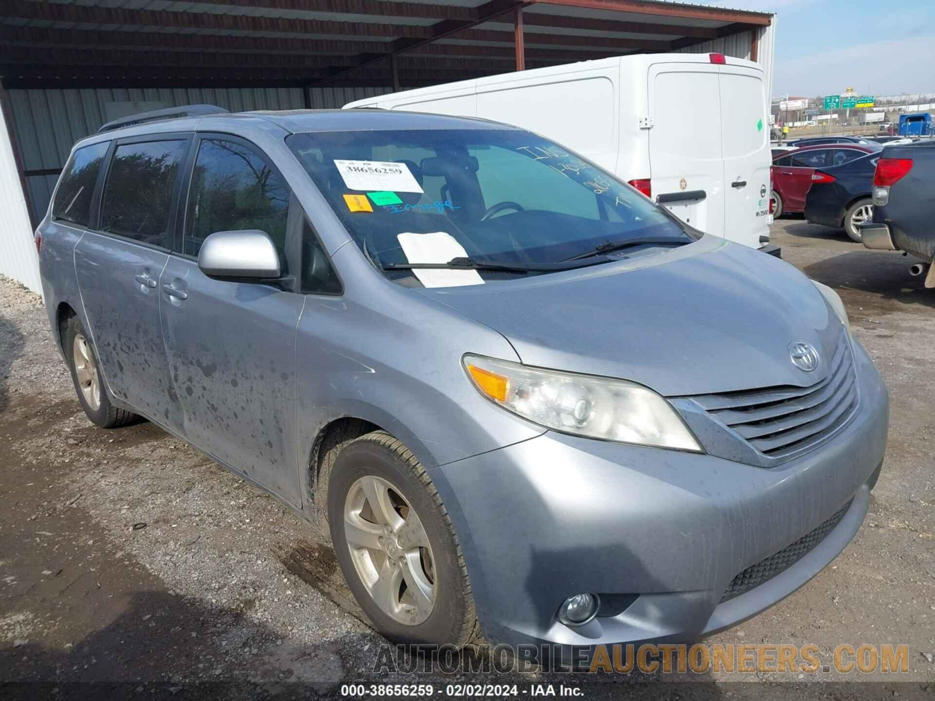 5TDKK3DC9FS581092 TOYOTA SIENNA 2015