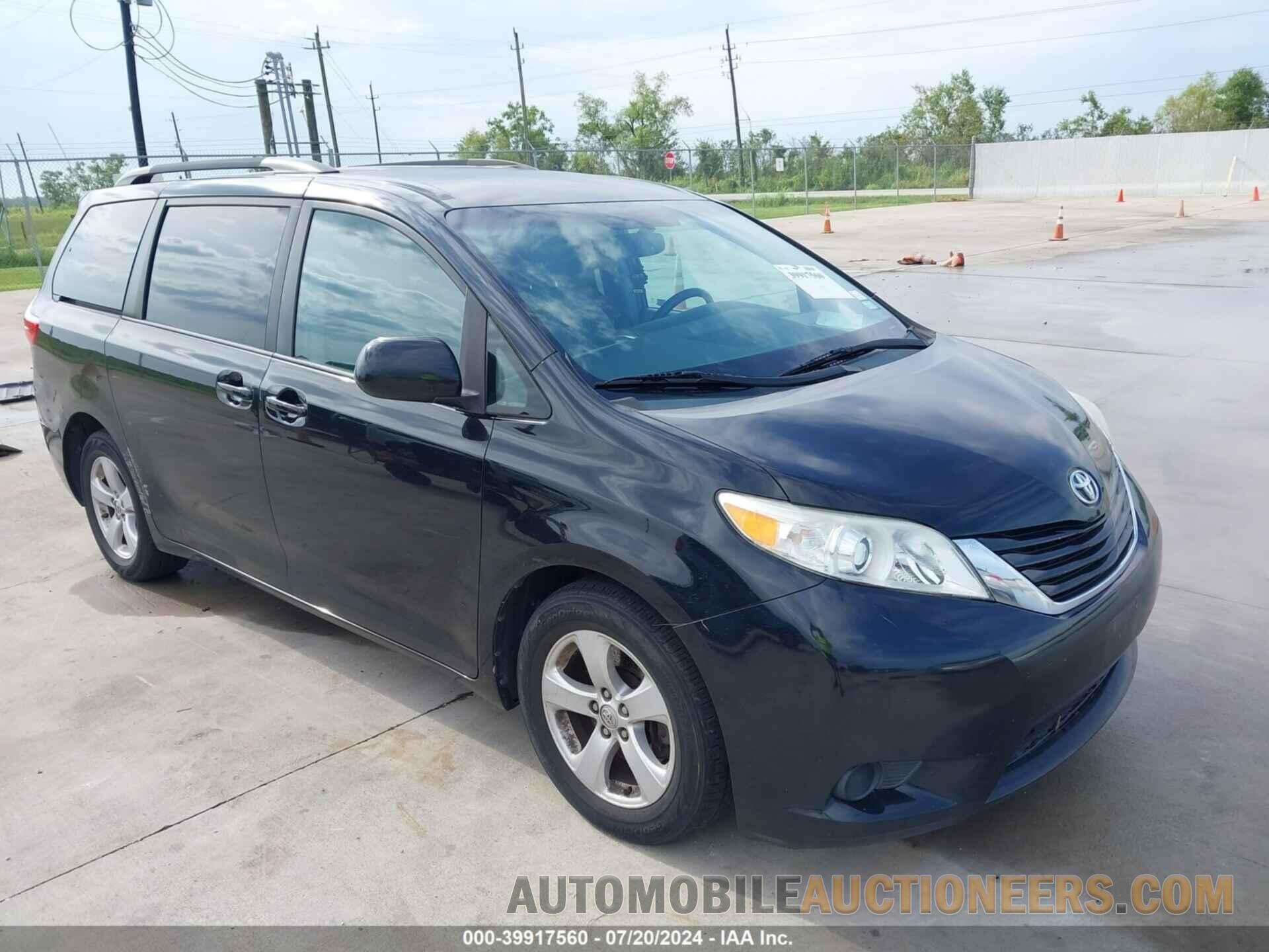 5TDKK3DC9FS591332 TOYOTA SIENNA 2015