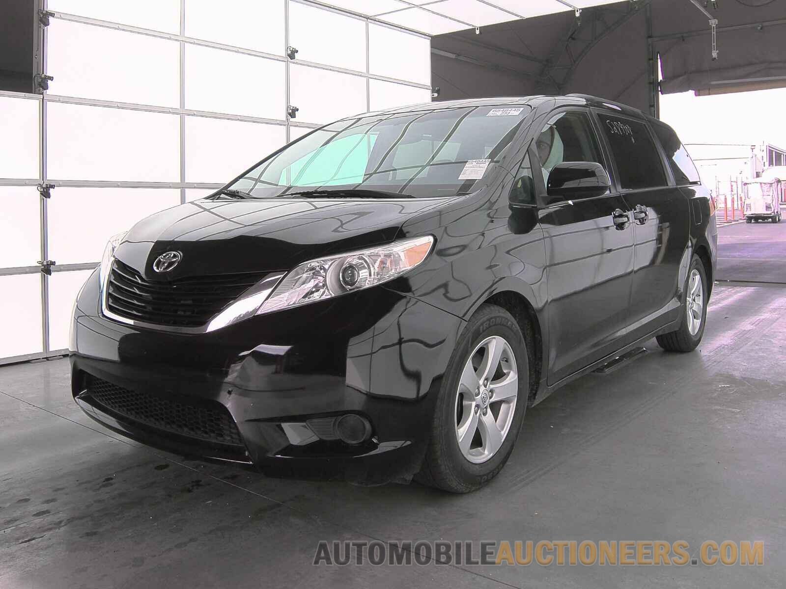 5TDKK3DC9FS625379 Toyota Sienna LE 2015