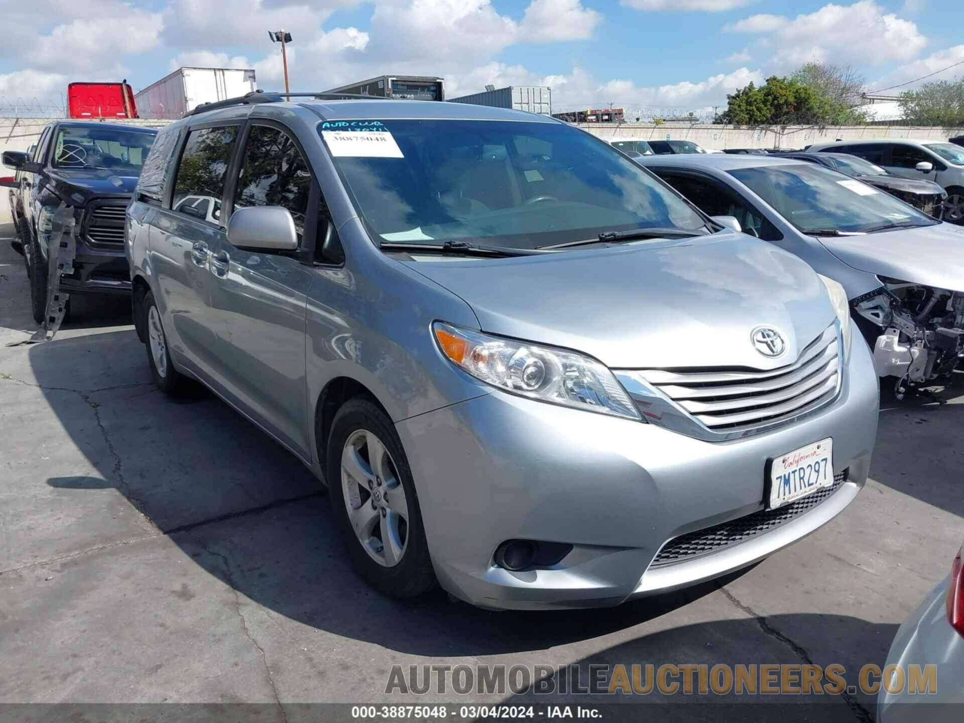 5TDKK3DC9FS629786 TOYOTA SIENNA 2015