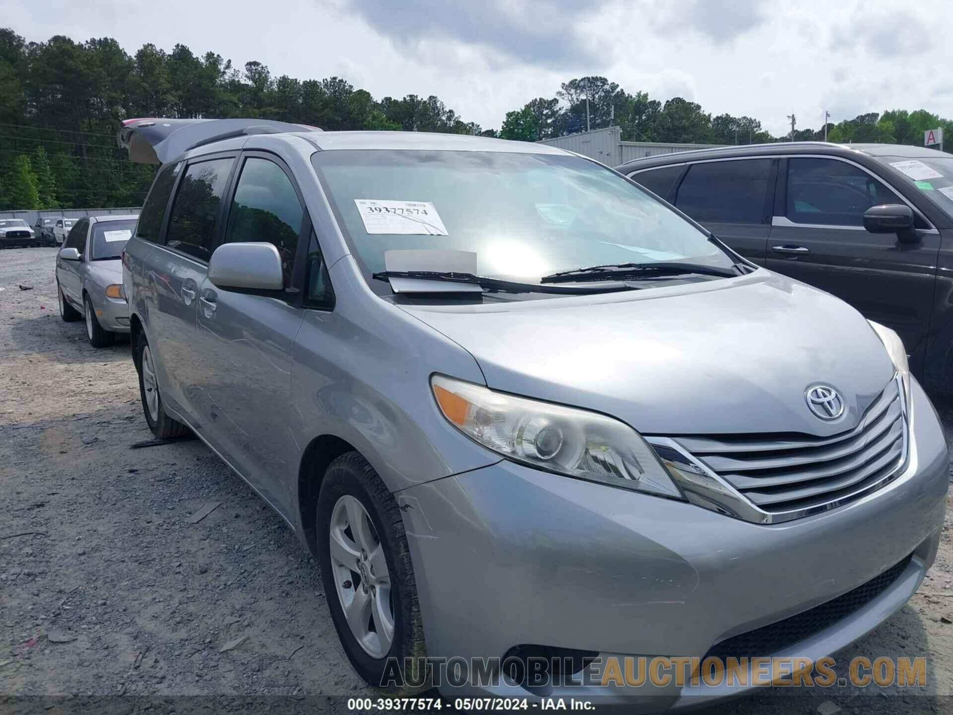 5TDKK3DC9FS656499 TOYOTA SIENNA 2015