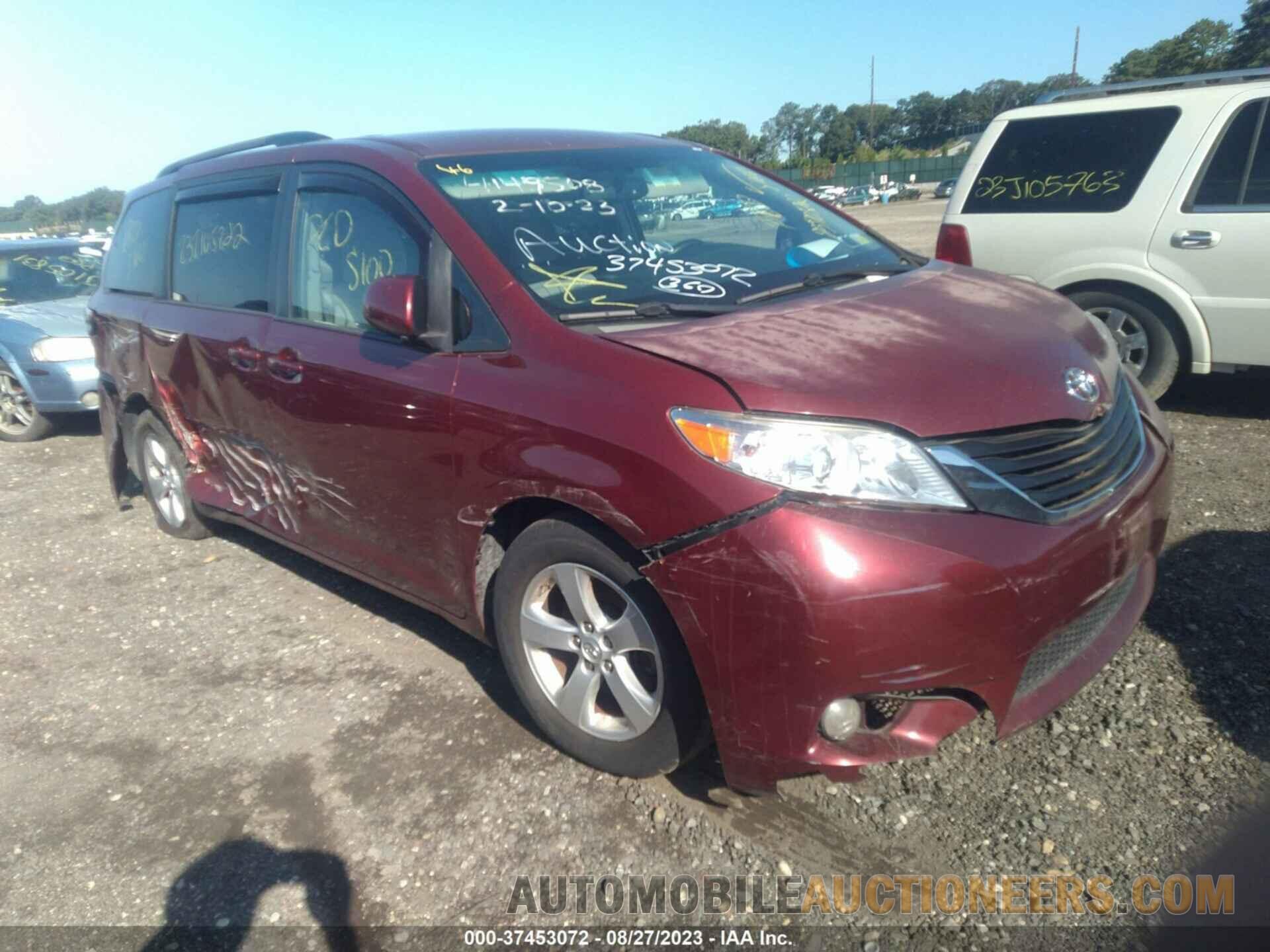 5TDKK3DC9FS658494 TOYOTA SIENNA 2015