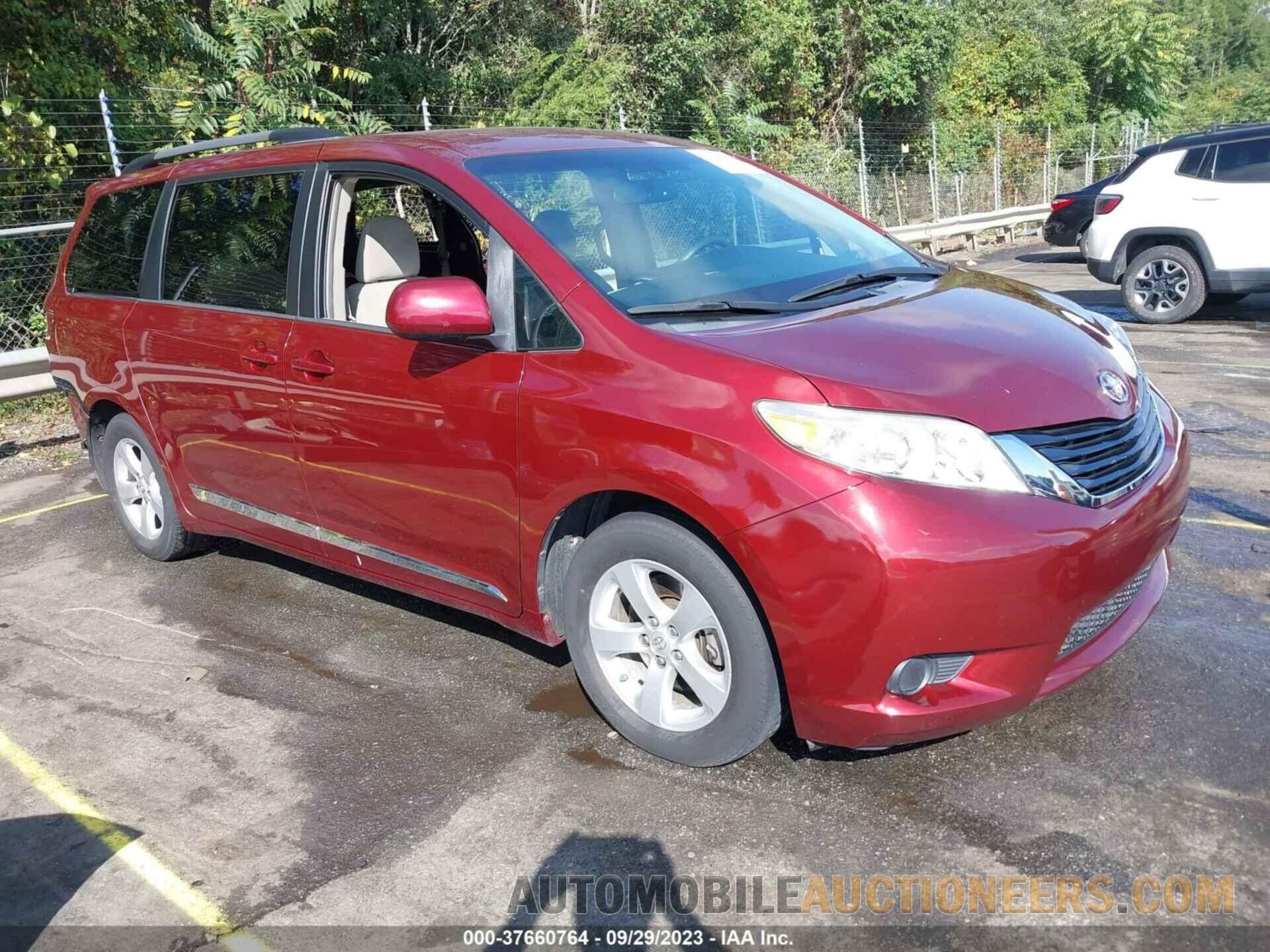 5TDKK3DC9FS661573 TOYOTA SIENNA 2015