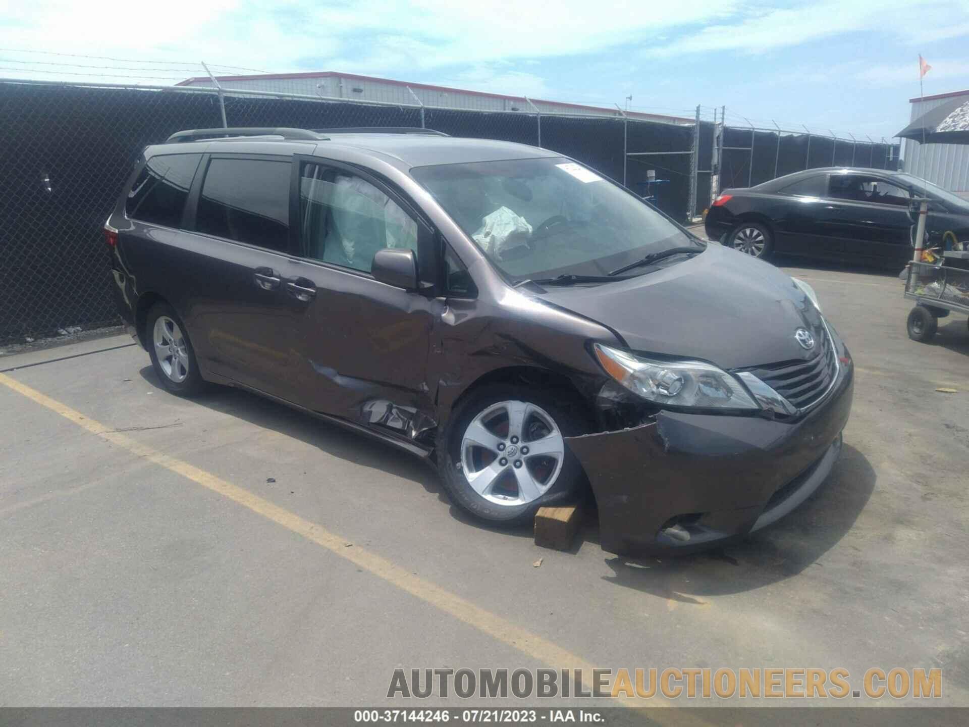 5TDKK3DC9FS669267 TOYOTA SIENNA 2015