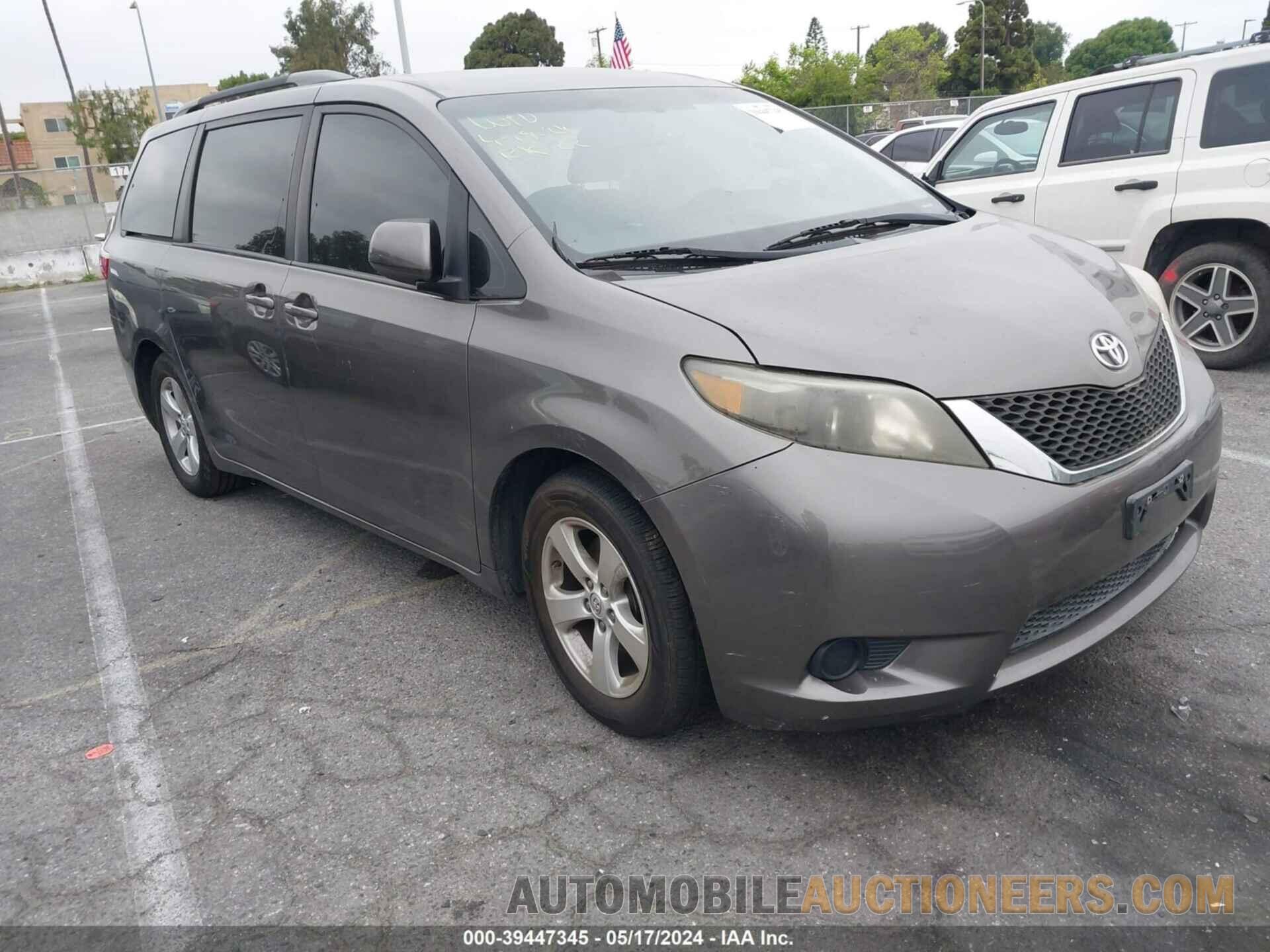 5TDKK3DC9FS680835 TOYOTA SIENNA 2015