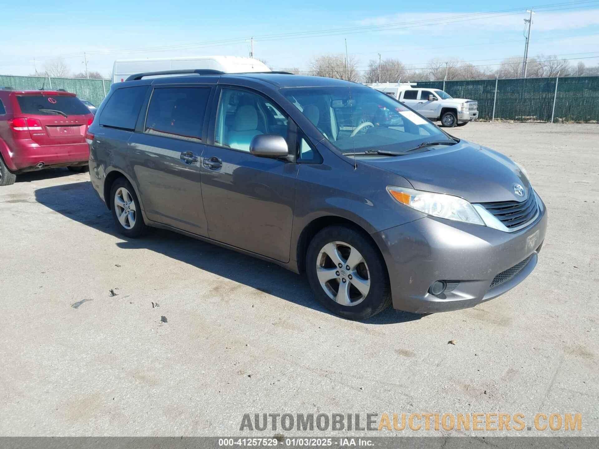 5TDKK3DCXBS082053 TOYOTA SIENNA 2011