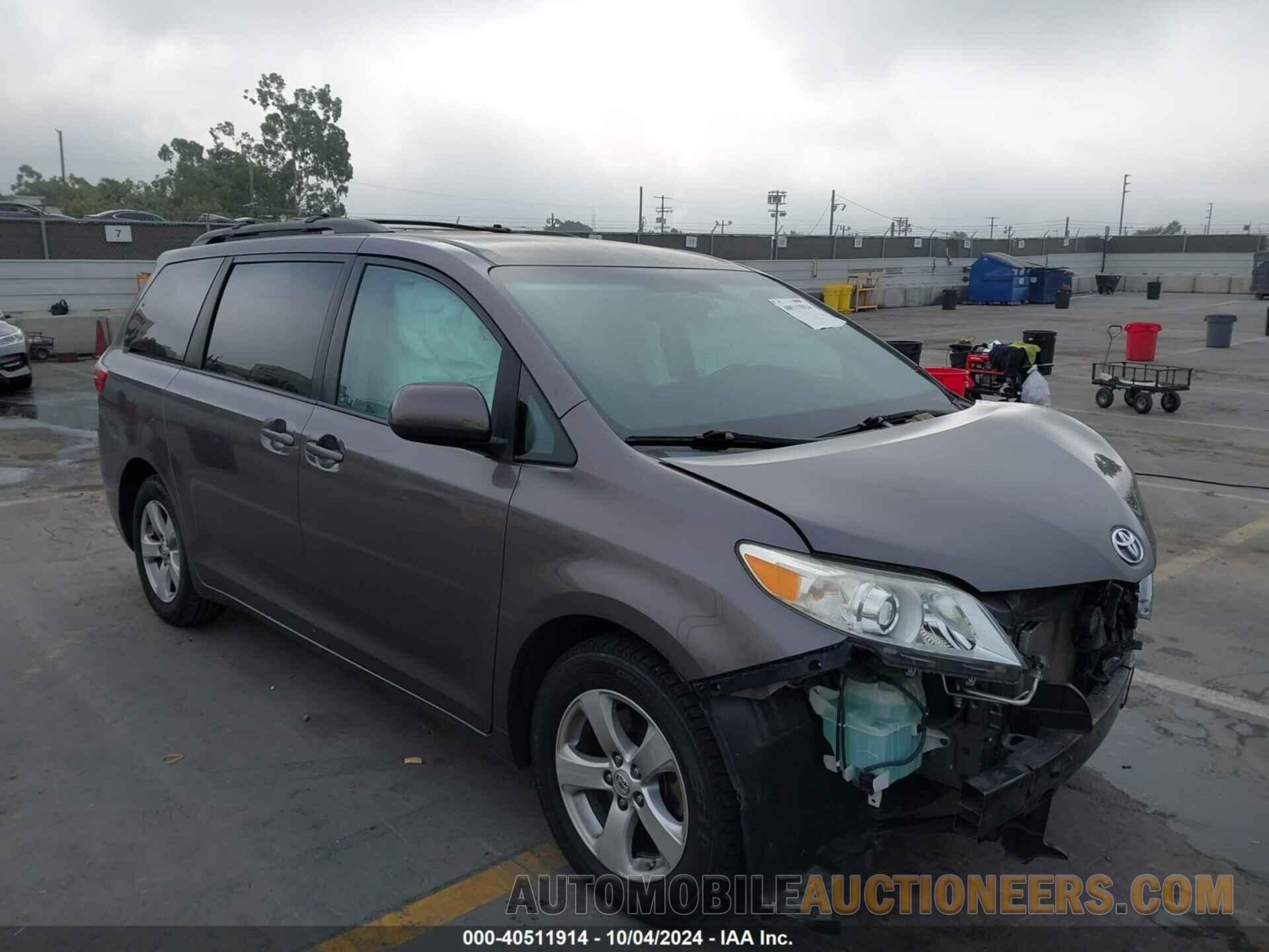 5TDKK3DCXFS577374 TOYOTA SIENNA 2015