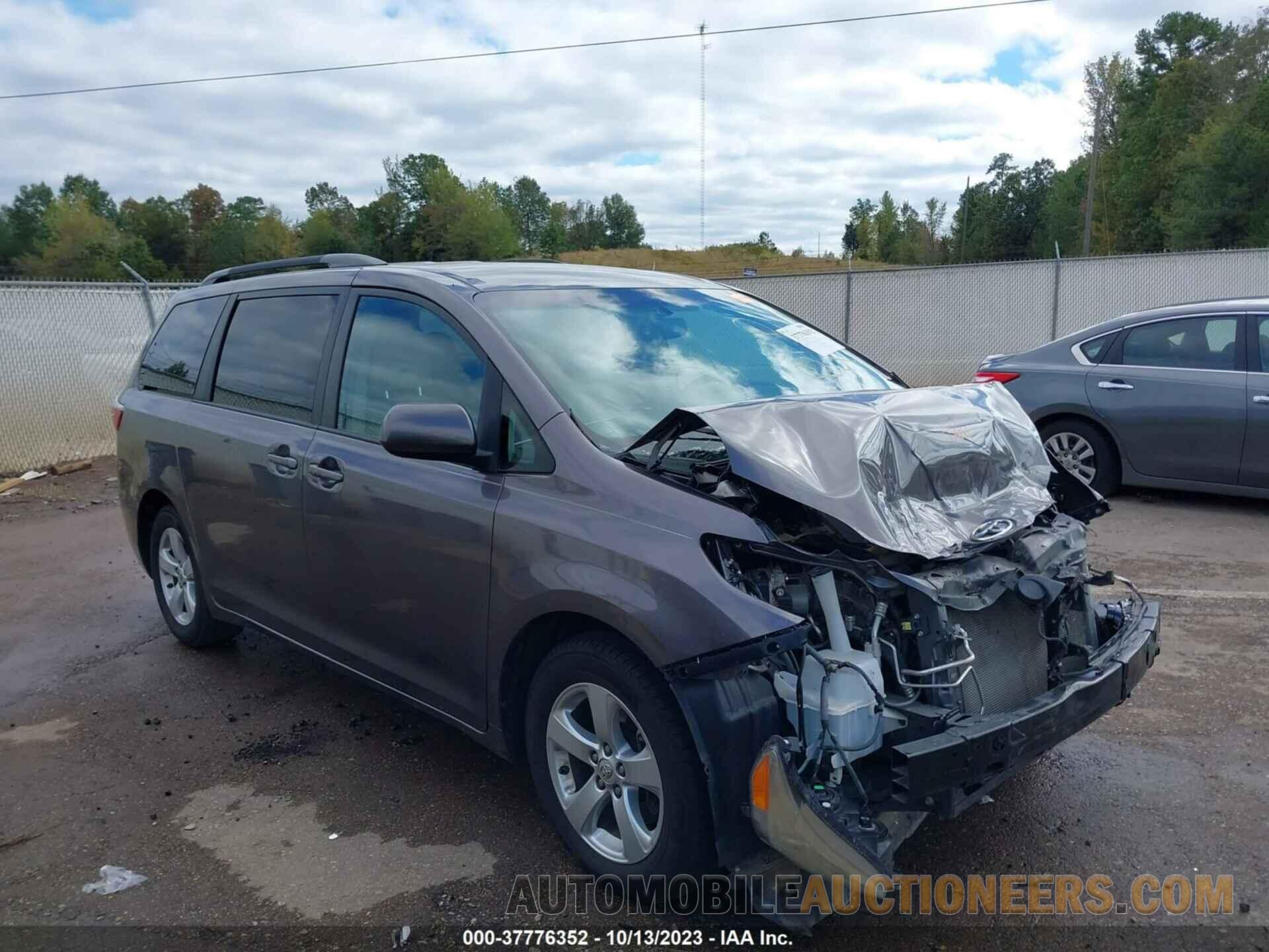 5TDKK3DCXFS688832 TOYOTA SIENNA 2015