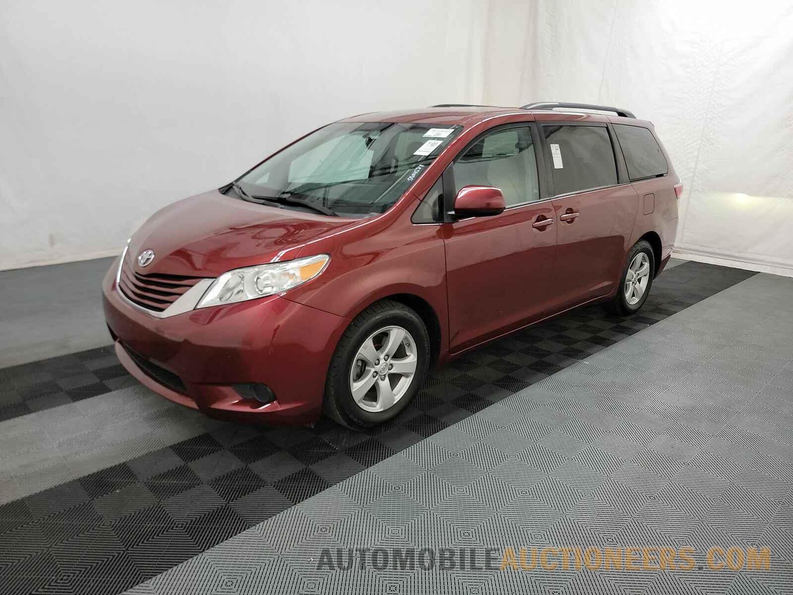 5TDKK3DCXGS713861 Toyota Sienna LE 2016