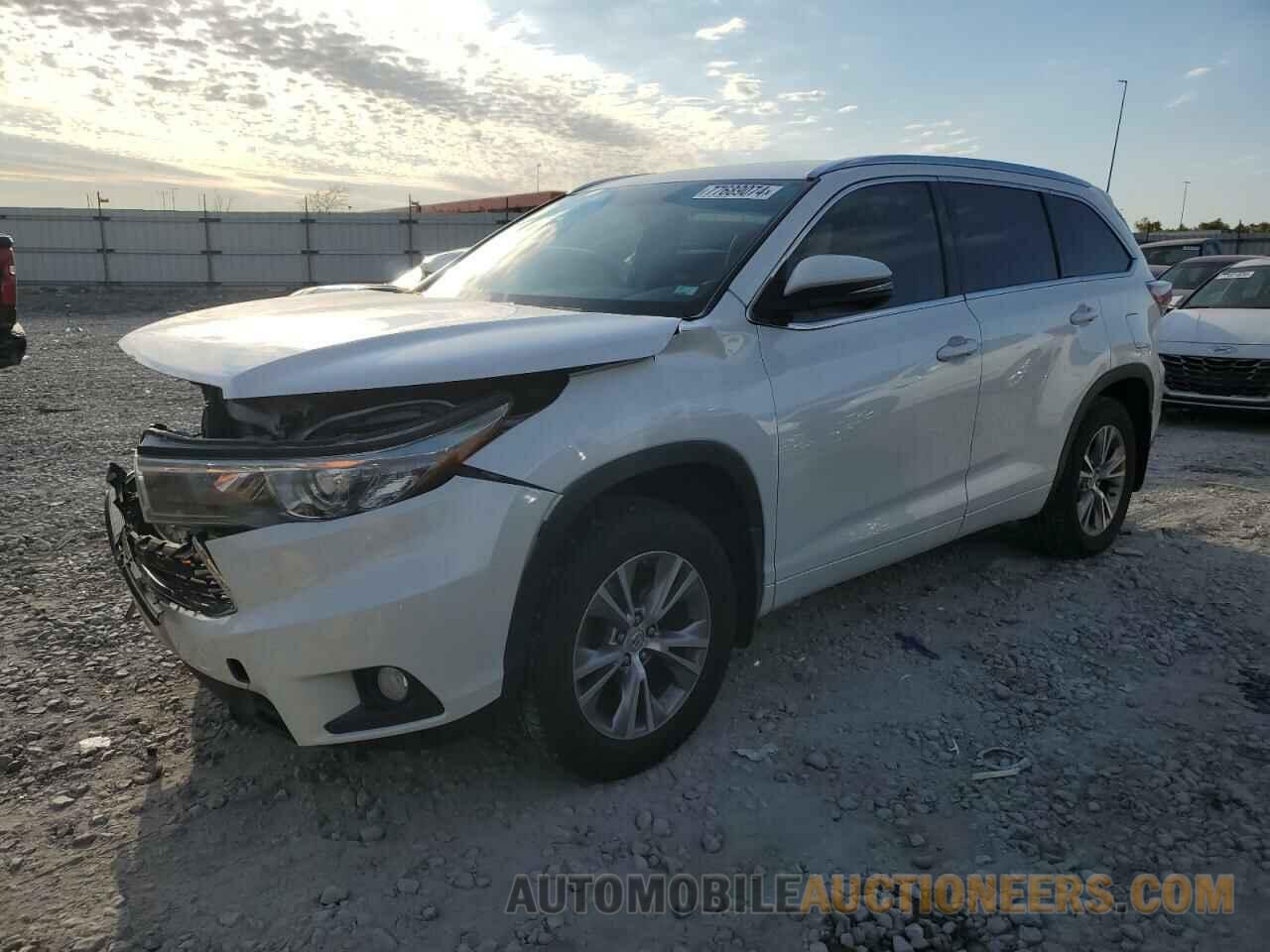 5TDKKRFH0FS103011 TOYOTA HIGHLANDER 2015