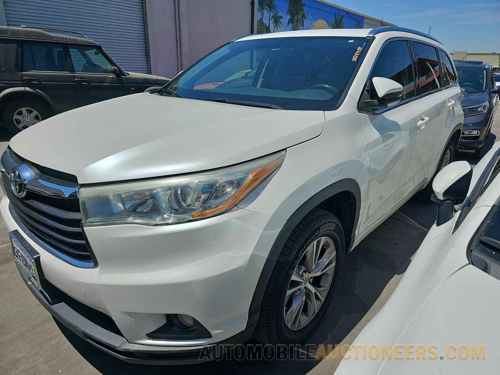 5TDKKRFH3FS071378 Toyota Highlander 2015