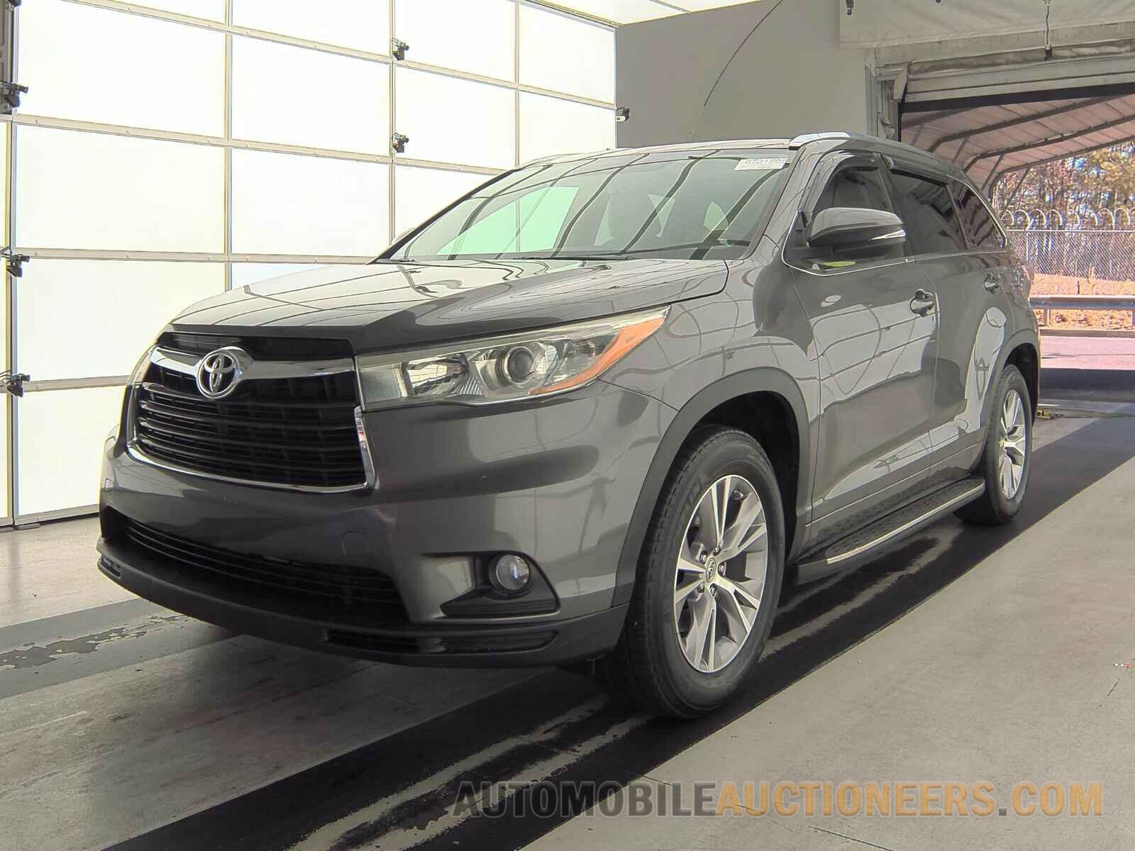 5TDKKRFH9FS102469 Toyota Highlander 2015