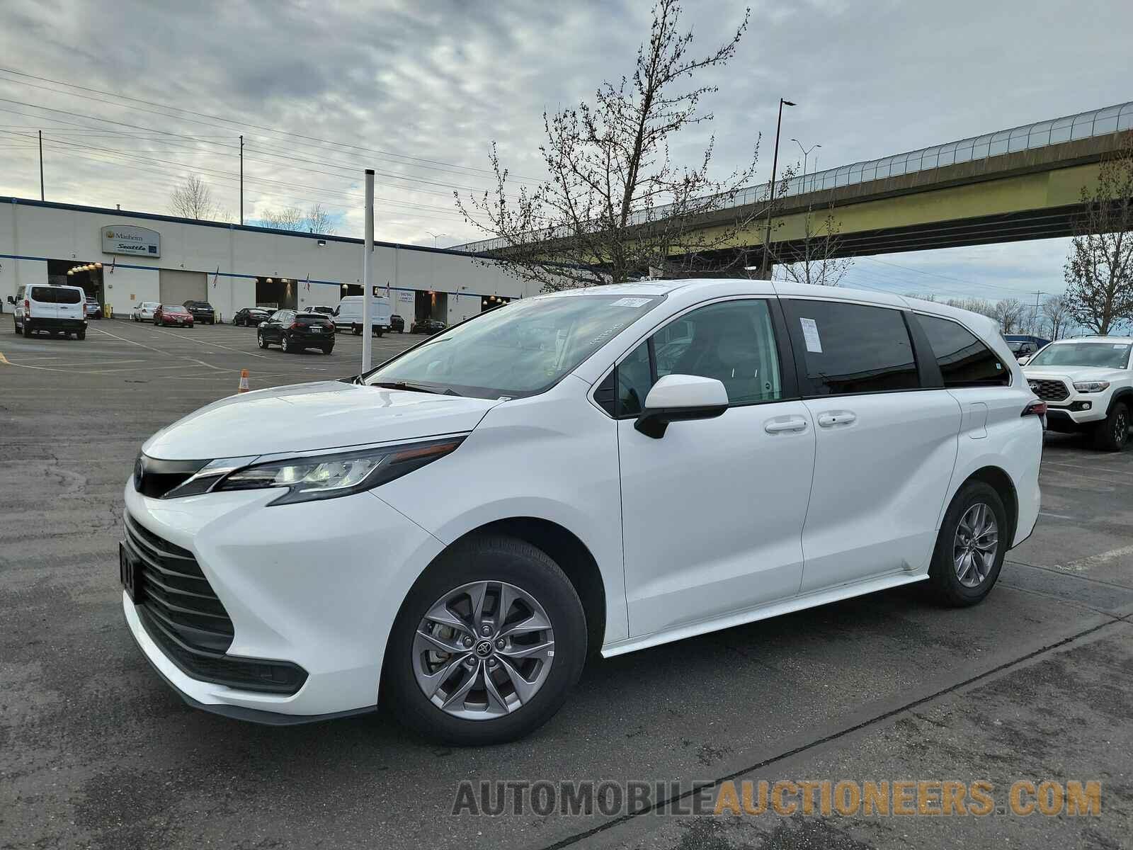 5TDKRKEC0NS119572 Toyota Sienna LE 2022