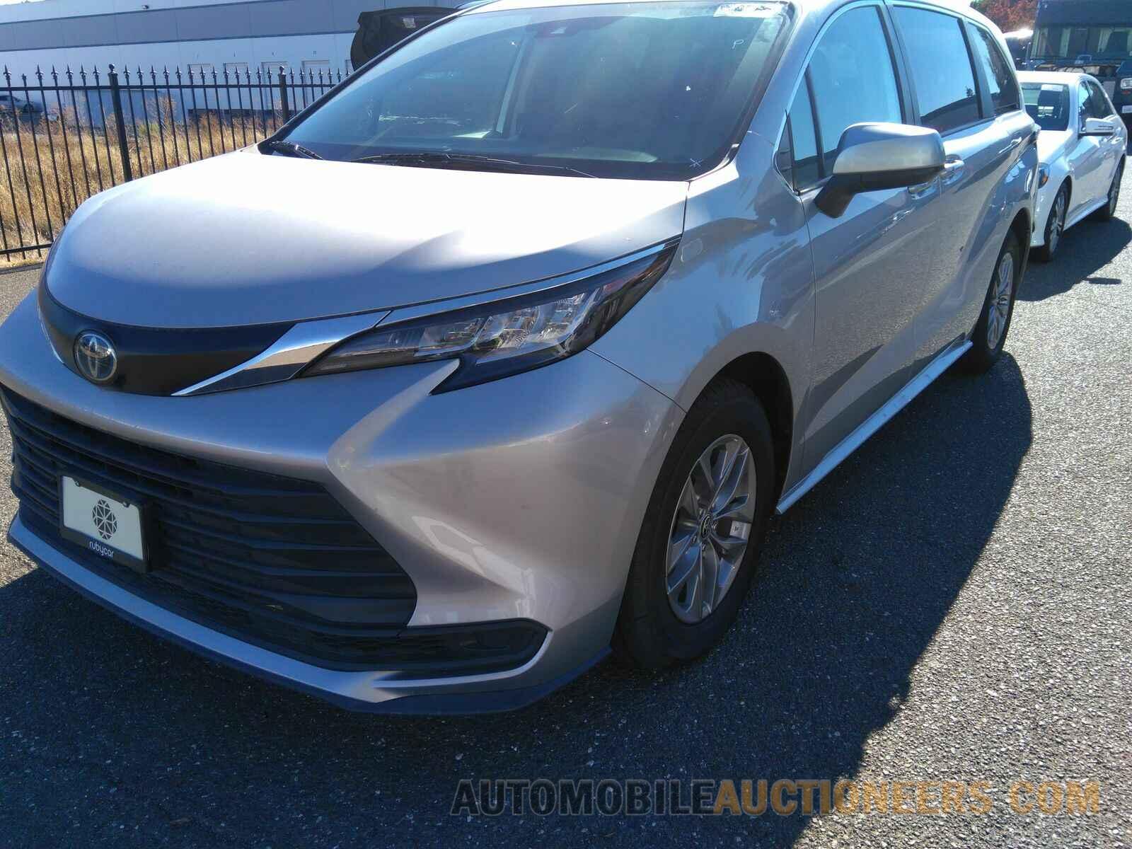 5TDKRKEC1NS112842 Toyota Sienna LE 2022