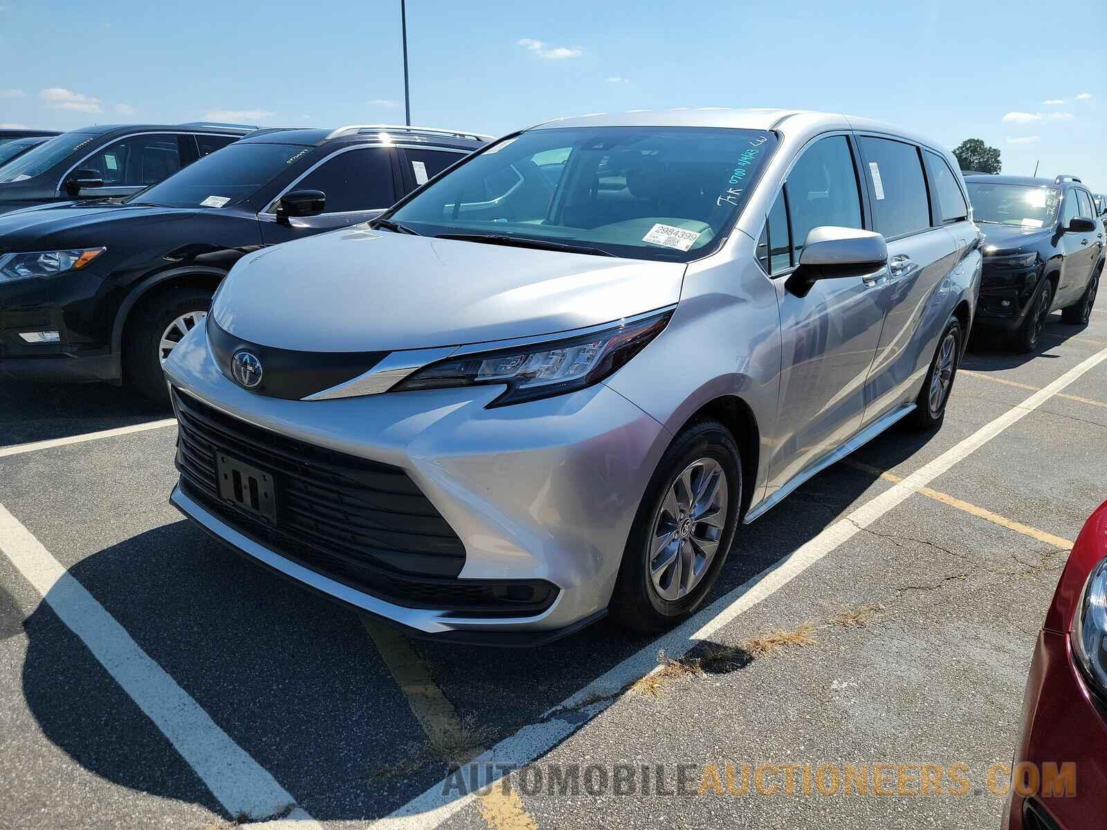 5TDKRKEC1PS138747 Toyota Sienna LE 2023