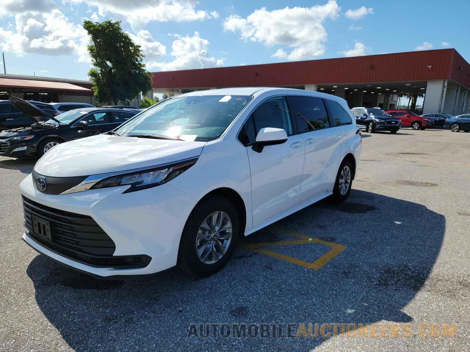 5TDKRKEC4NS122443 Toyota Sienna LE 2022