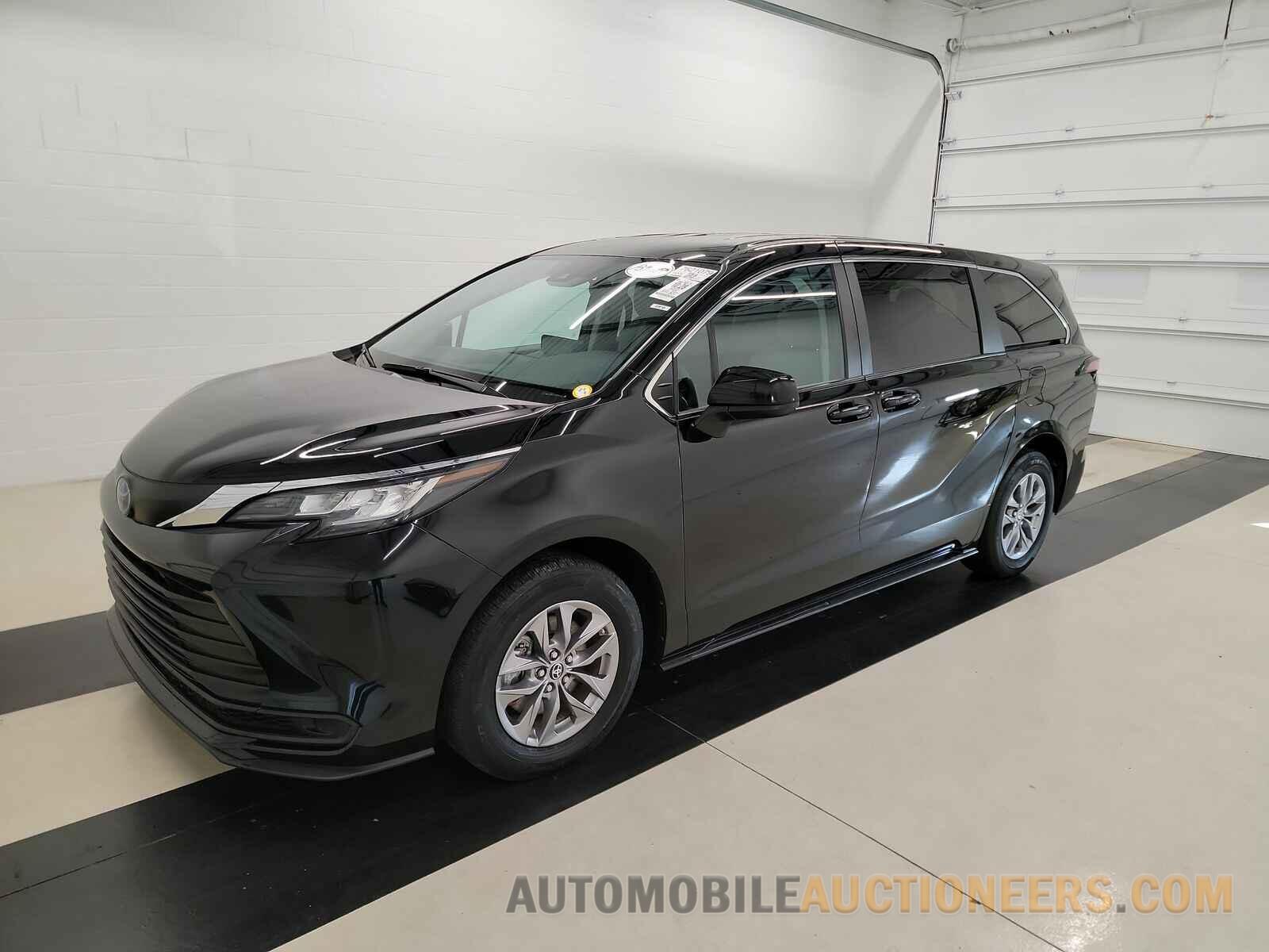 5TDKRKEC5NS129370 Toyota Sienna LE 2022