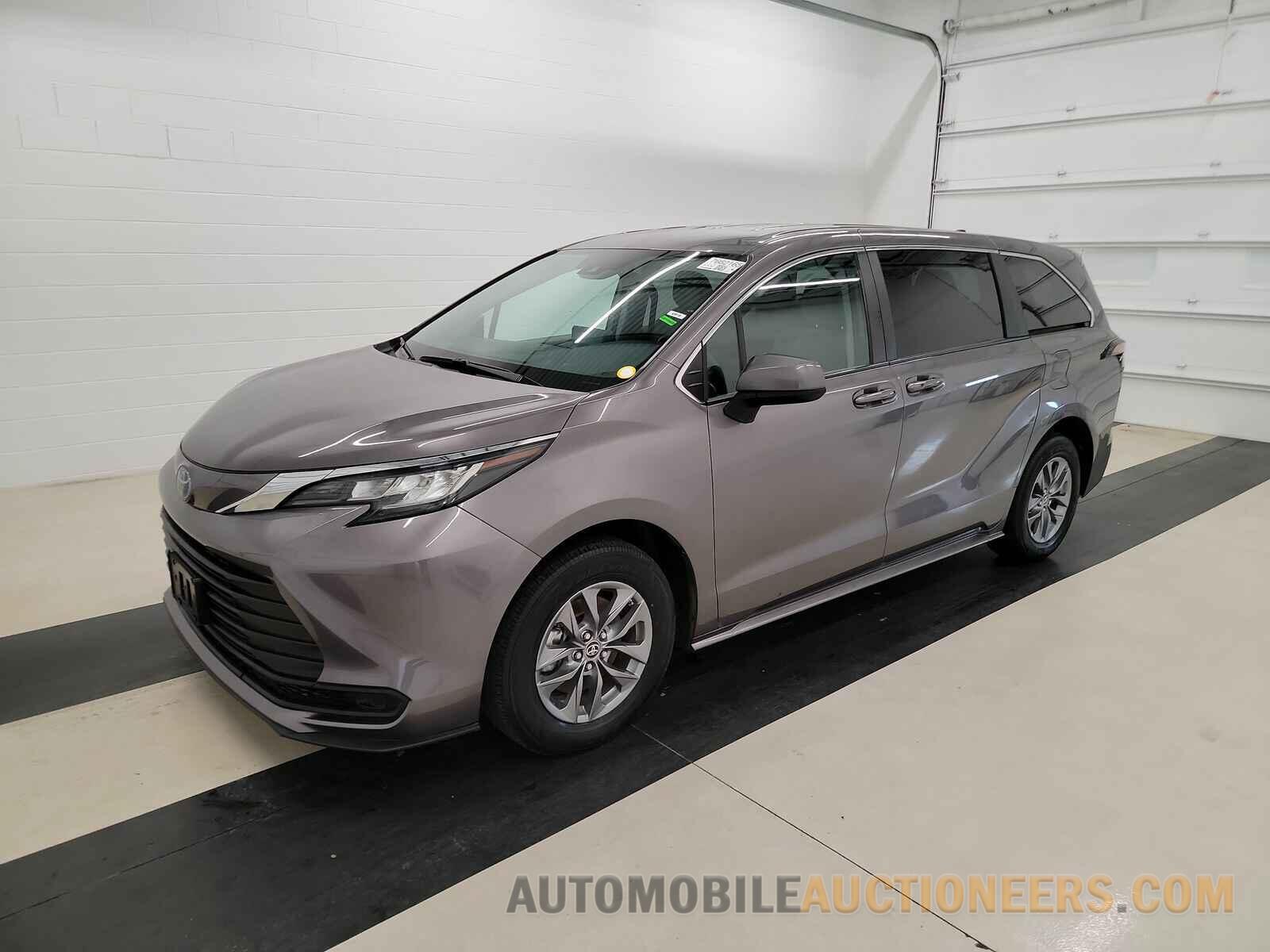 5TDKRKEC6NS111668 Toyota Sienna LE 2022