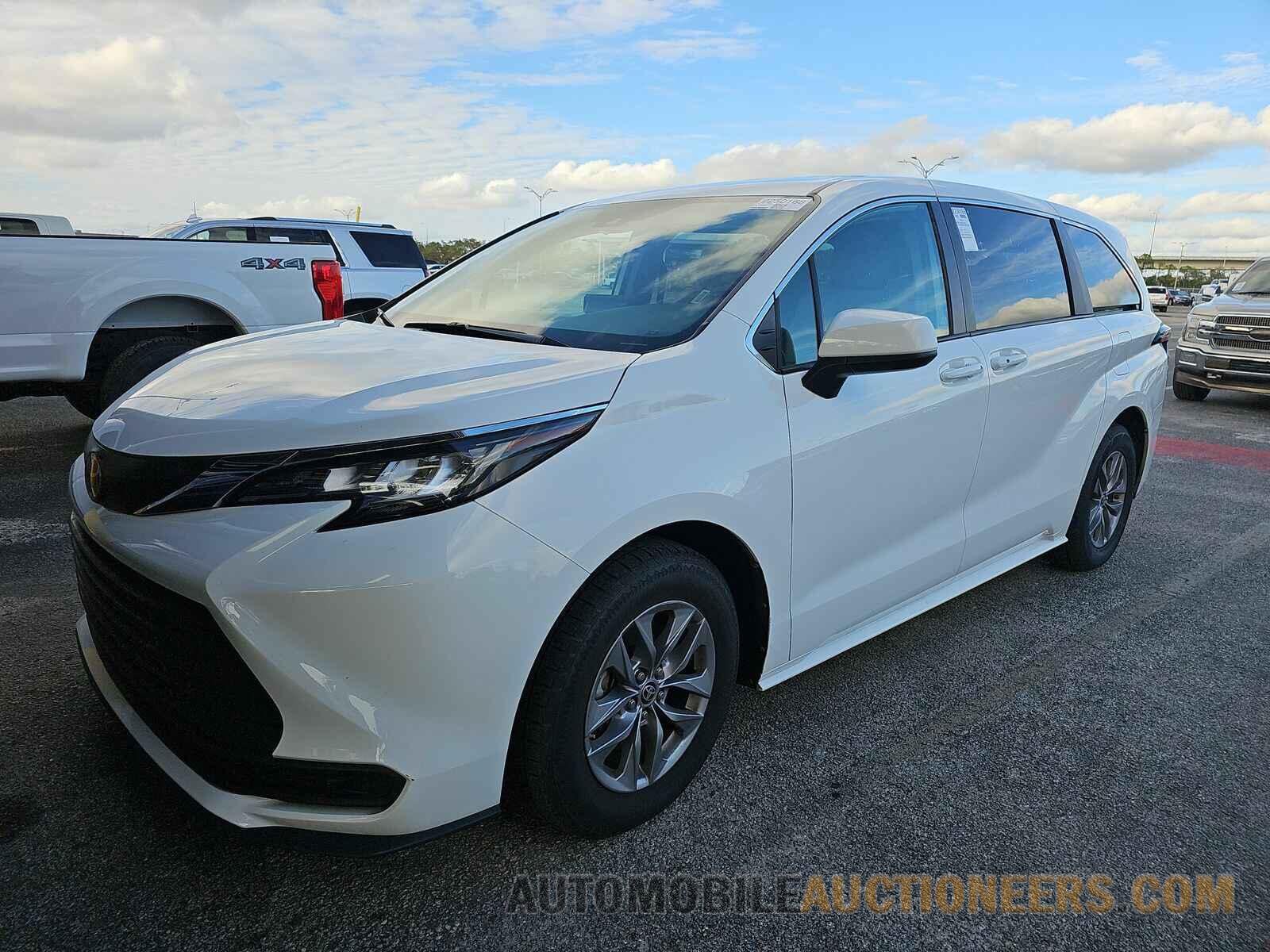 5TDKRKEC7NS111629 Toyota Sienna LE 2022