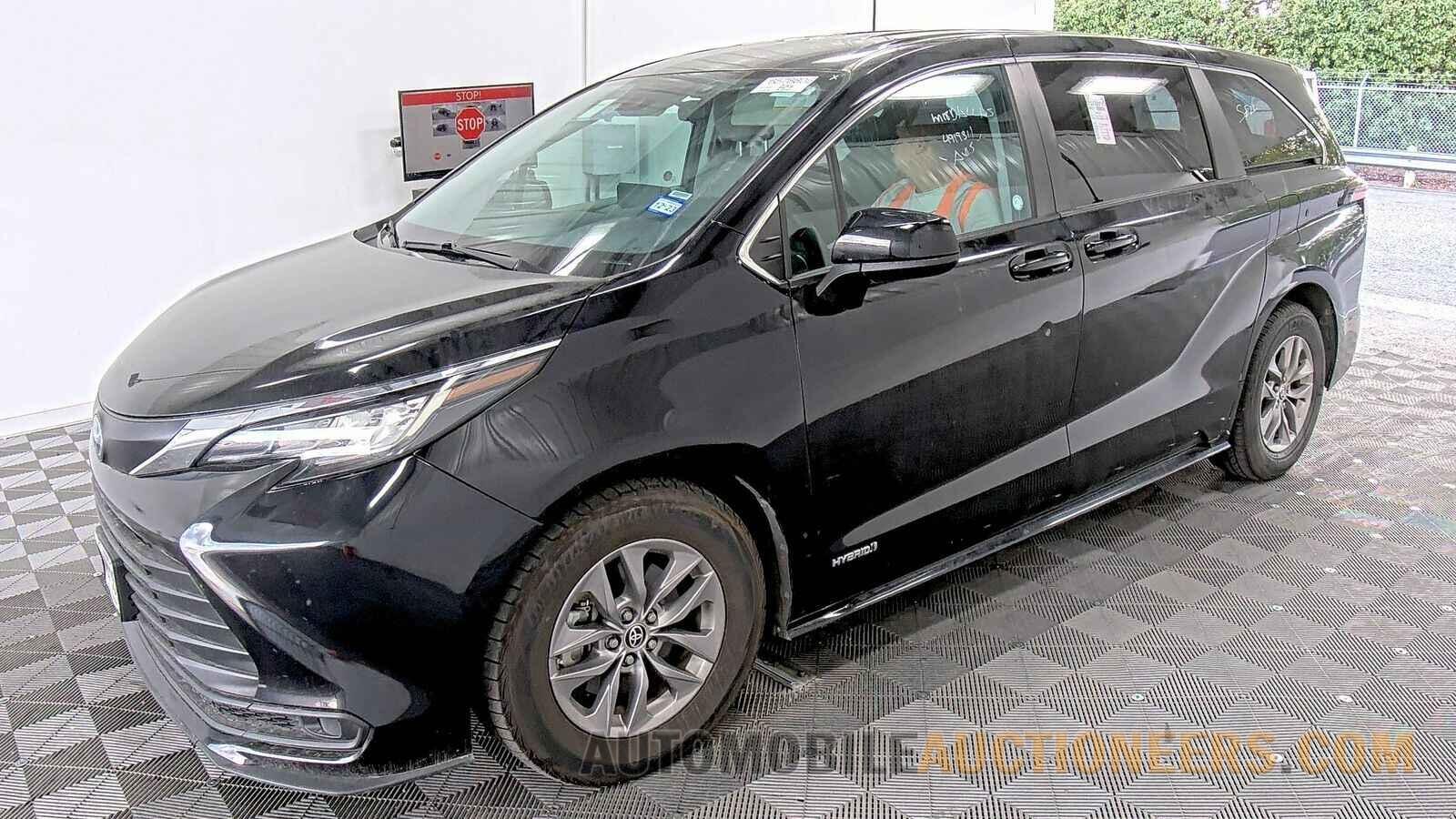 5TDKRKEC8MS017063 Toyota Sienna LE 2021