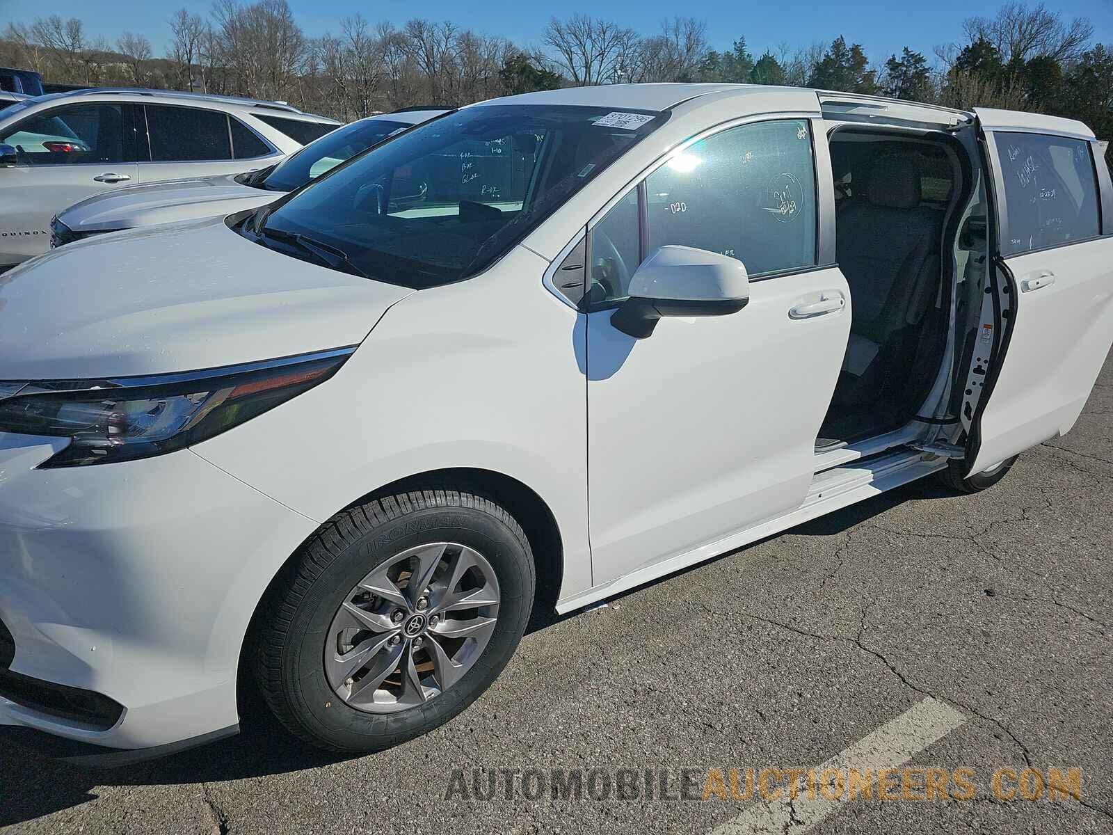 5TDKRKEC8NS128522 Toyota Sienna LE 2022