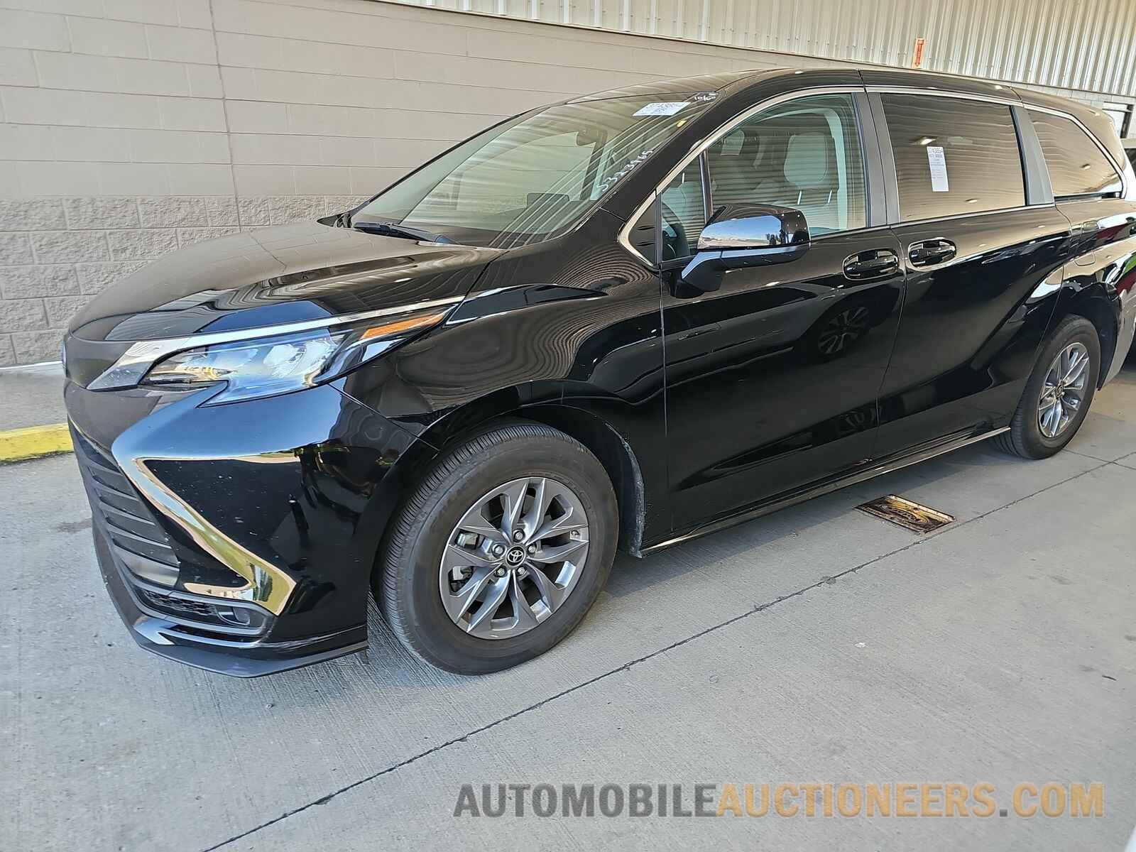 5TDKRKEC8RS188435 Toyota Sienna LE 2024