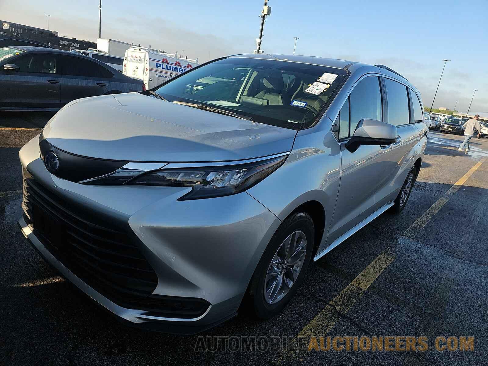 5TDKRKEC9RS186239 Toyota Sienna LE 2024