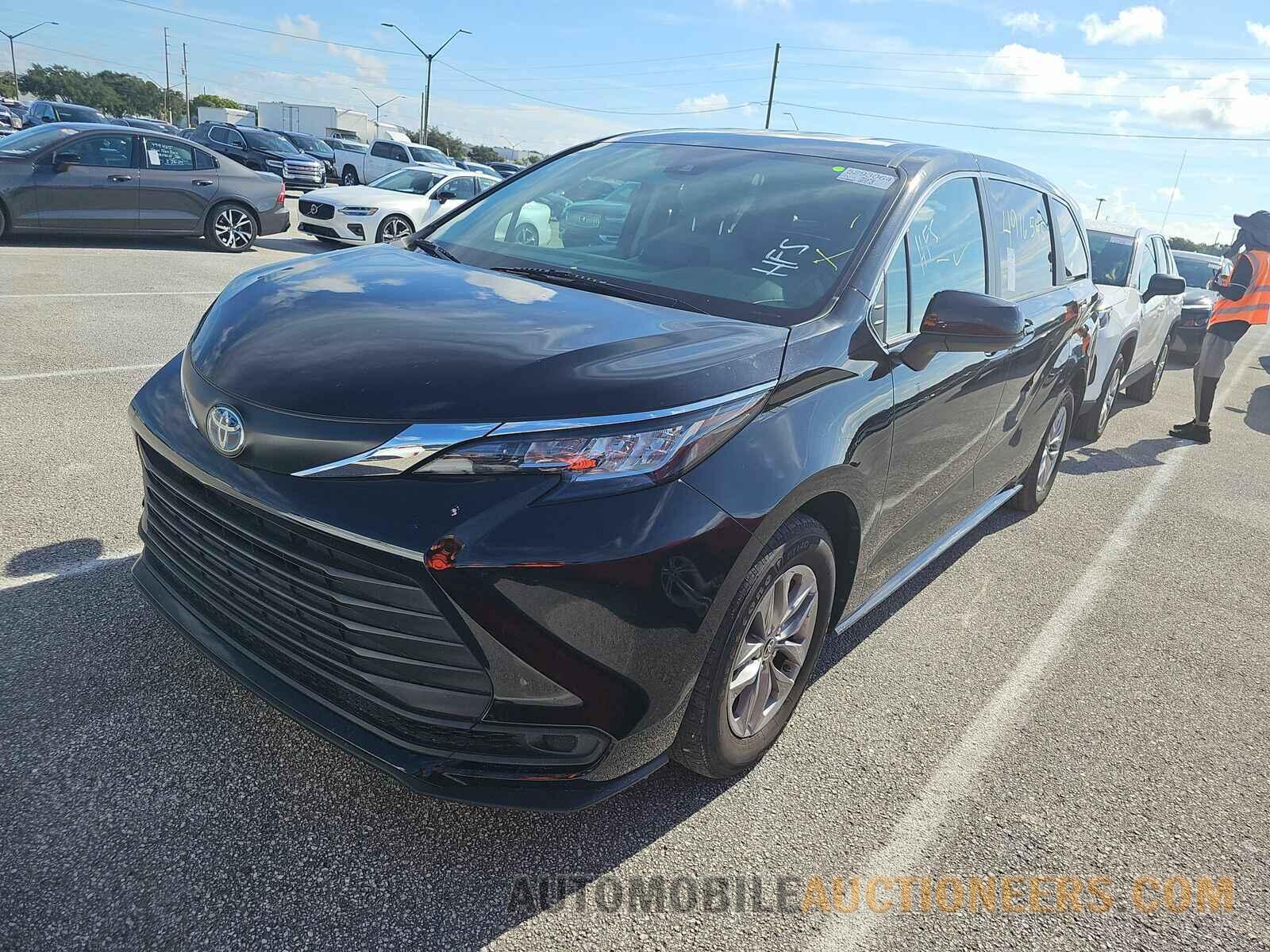 5TDKRKECXPS158737 Toyota Sienna LE 2023