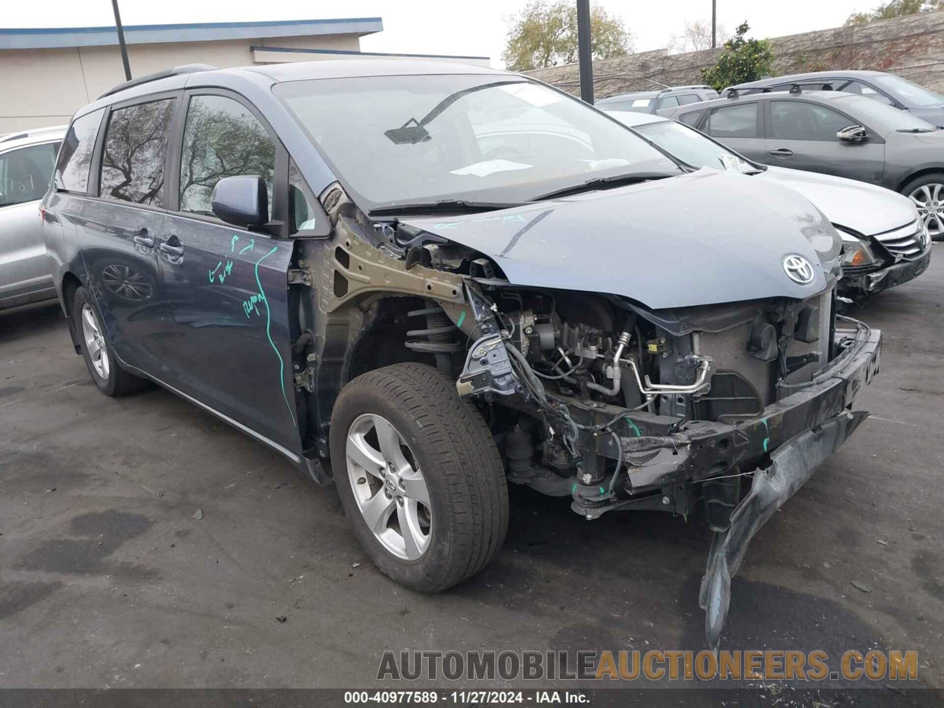 5TDKZ3DC0HS811858 TOYOTA SIENNA 2017