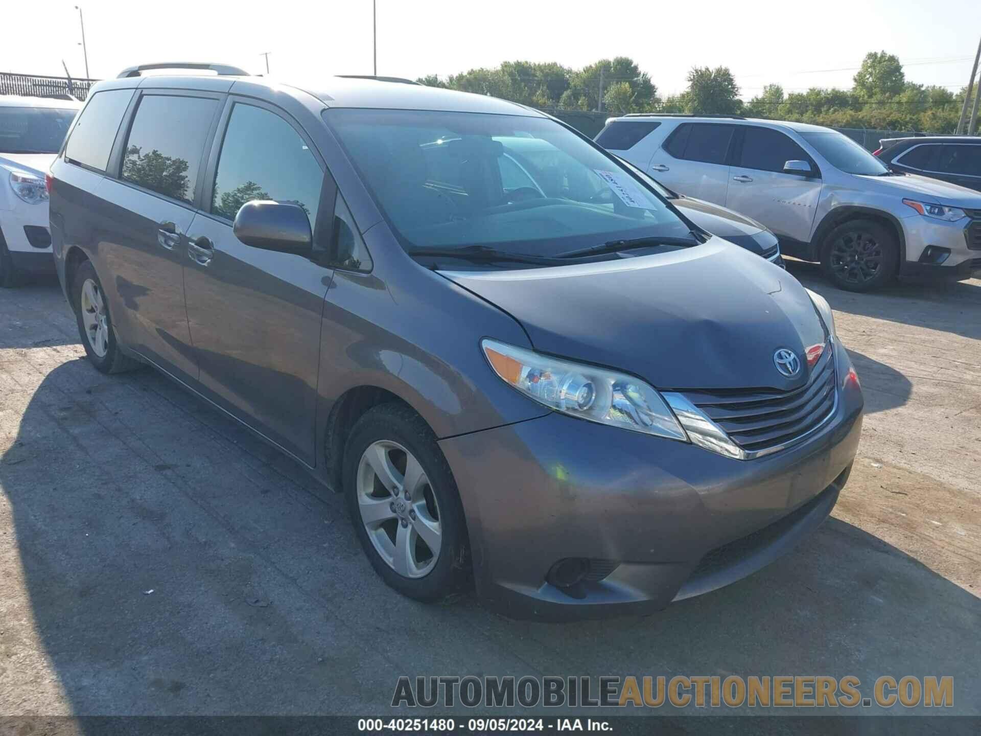 5TDKZ3DC0HS815375 TOYOTA SIENNA 2017