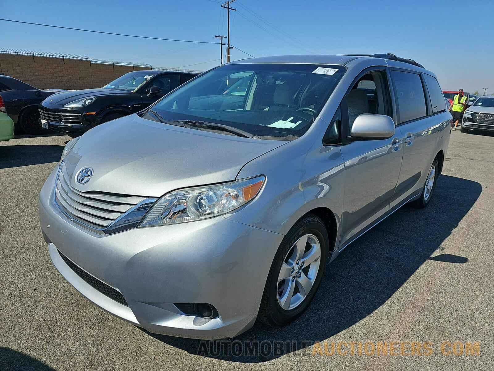 5TDKZ3DC0HS818566 Toyota Sienna LE 2017