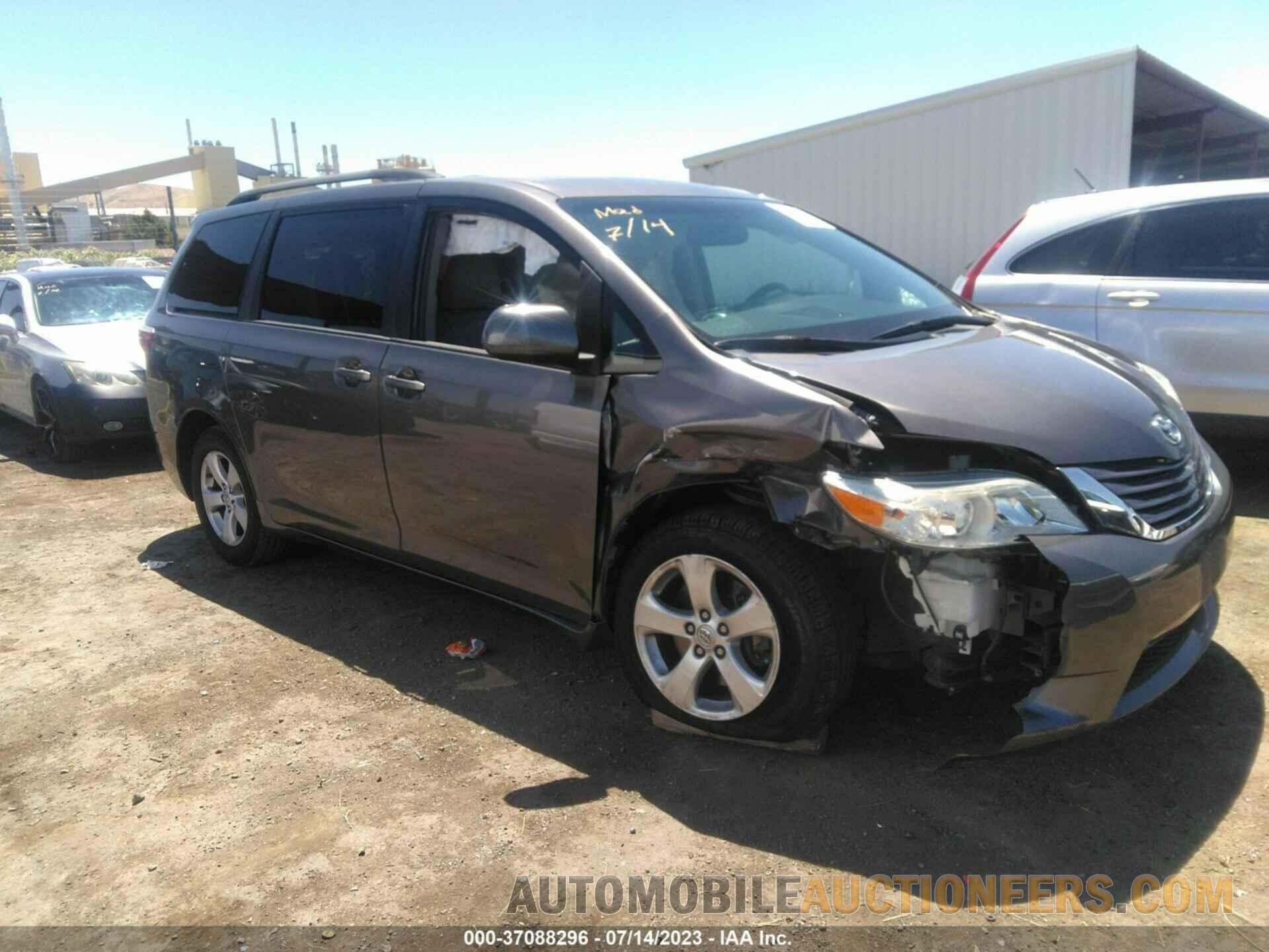 5TDKZ3DC0HS842138 TOYOTA SIENNA 2017