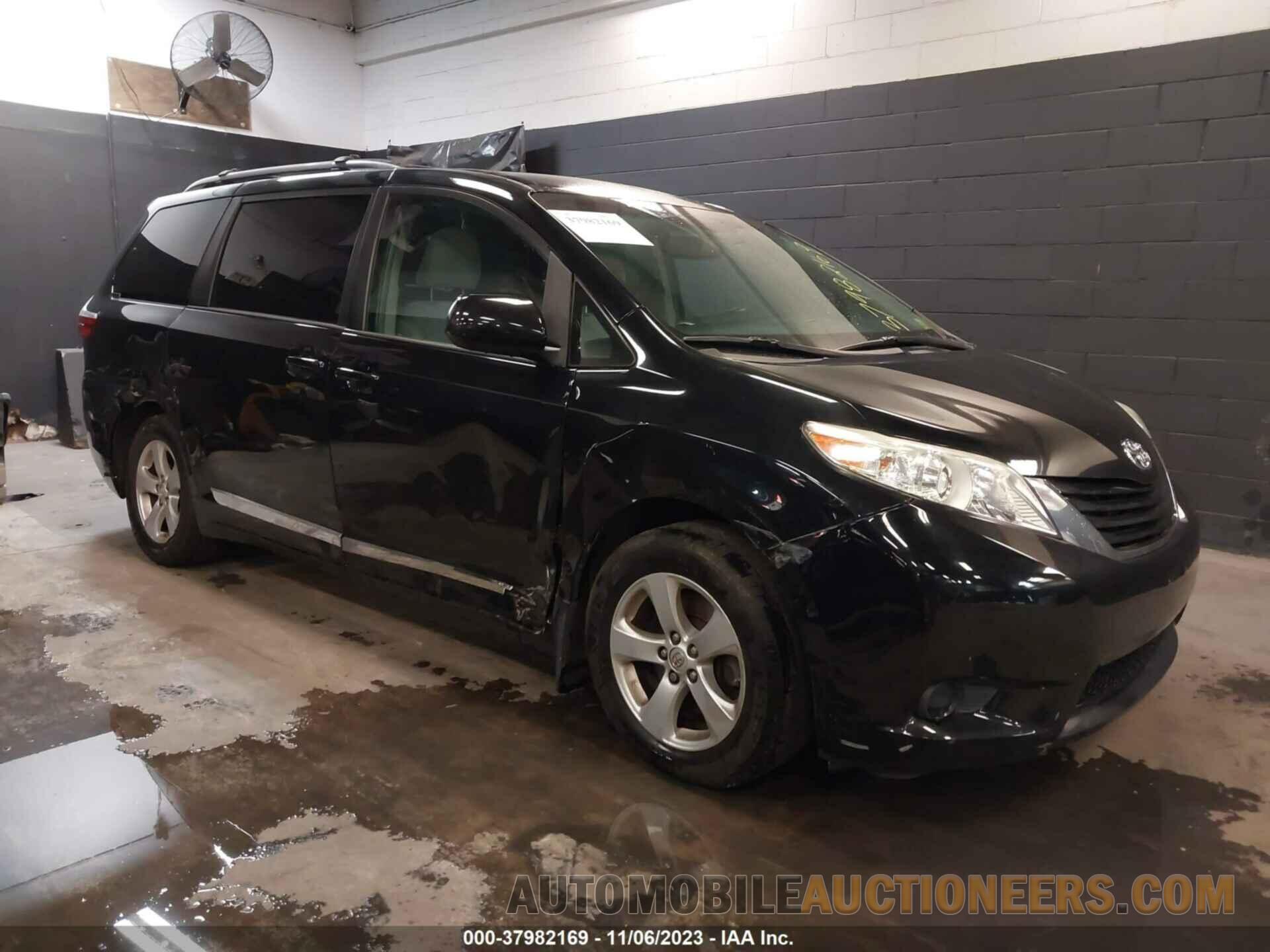 5TDKZ3DC0HS869811 TOYOTA SIENNA 2017