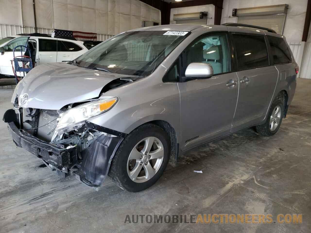 5TDKZ3DC0HS878377 TOYOTA SIENNA 2017