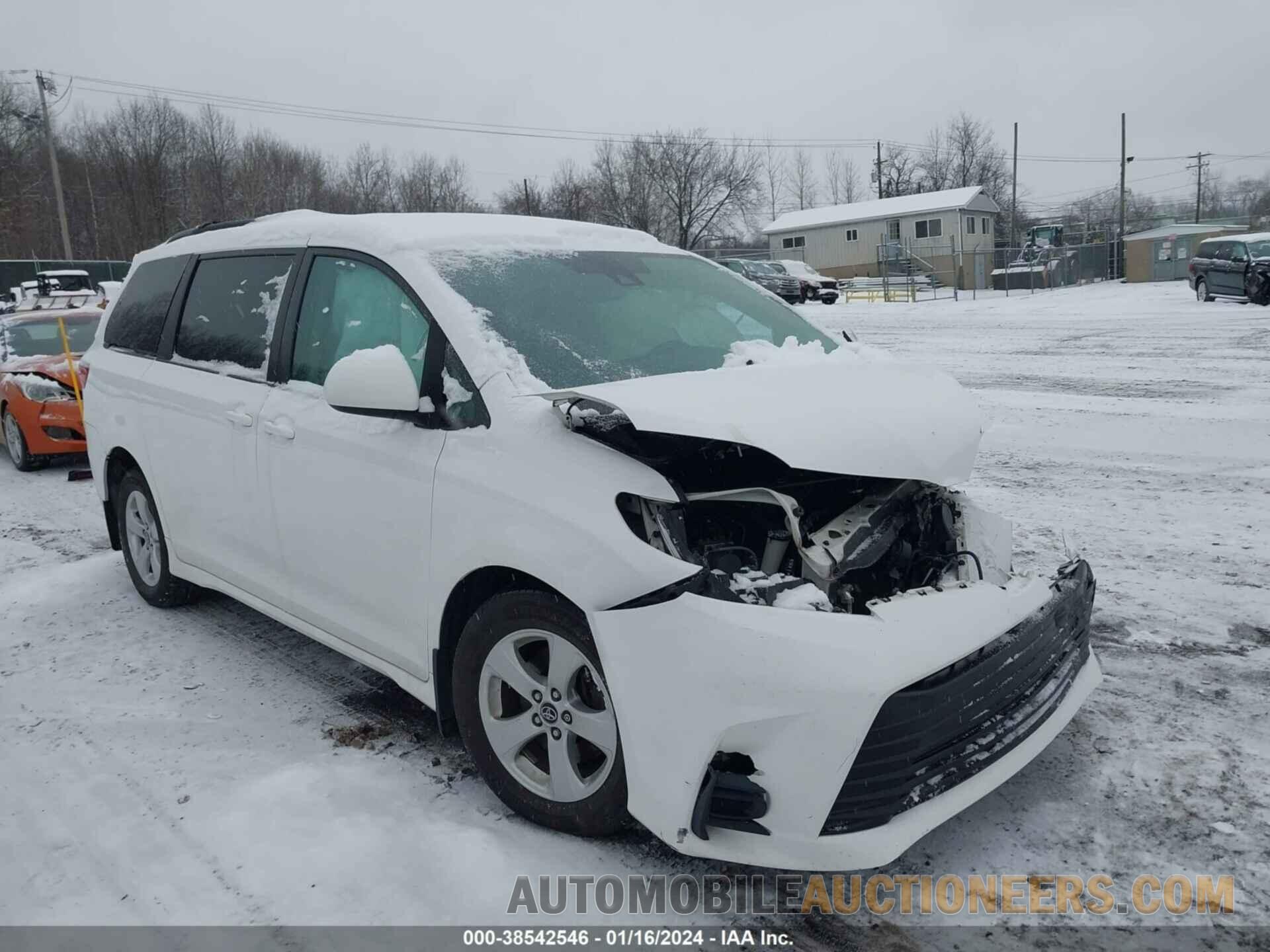 5TDKZ3DC0JS959580 TOYOTA SIENNA 2018