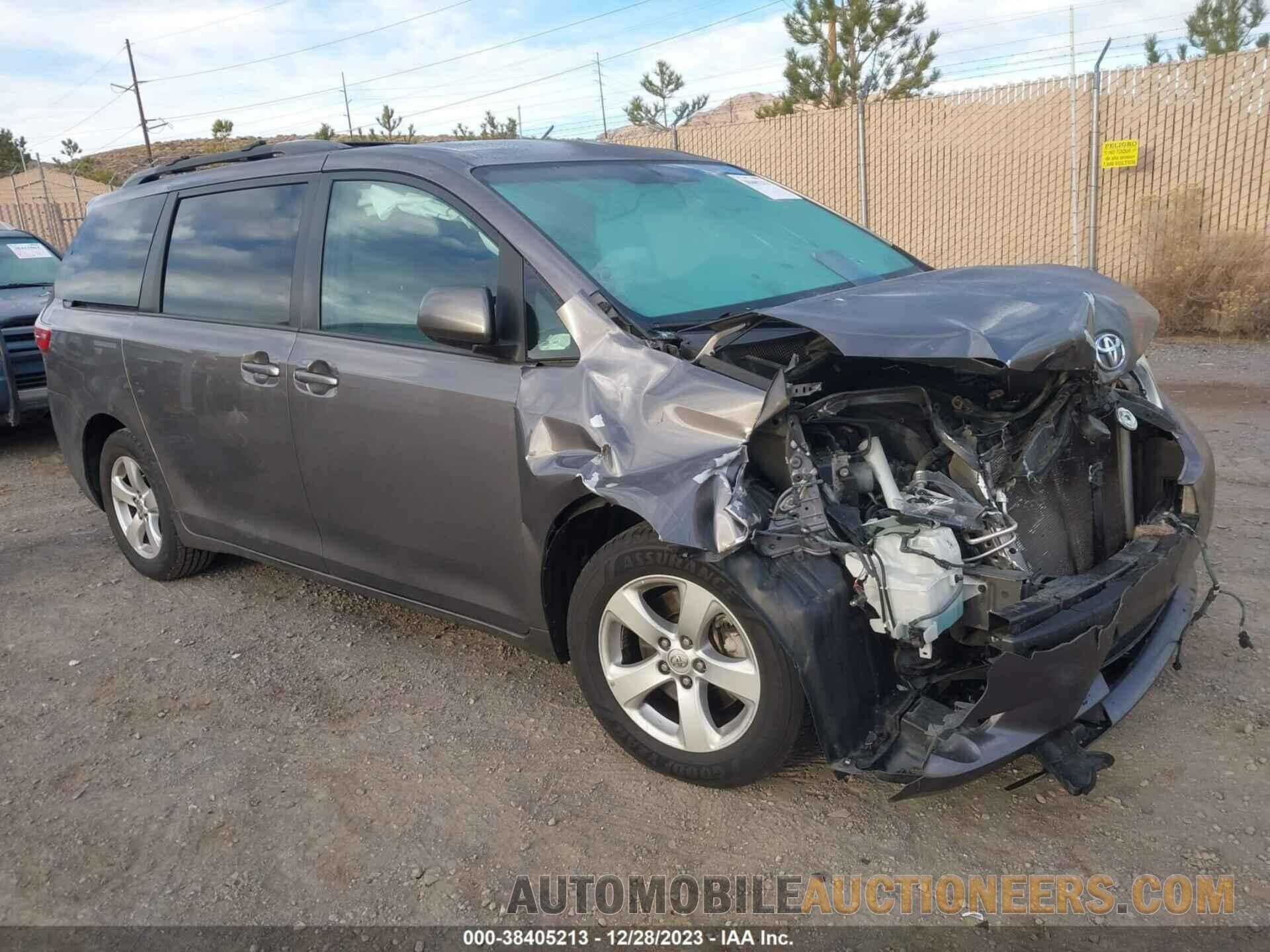 5TDKZ3DC1HS783164 TOYOTA SIENNA 2017