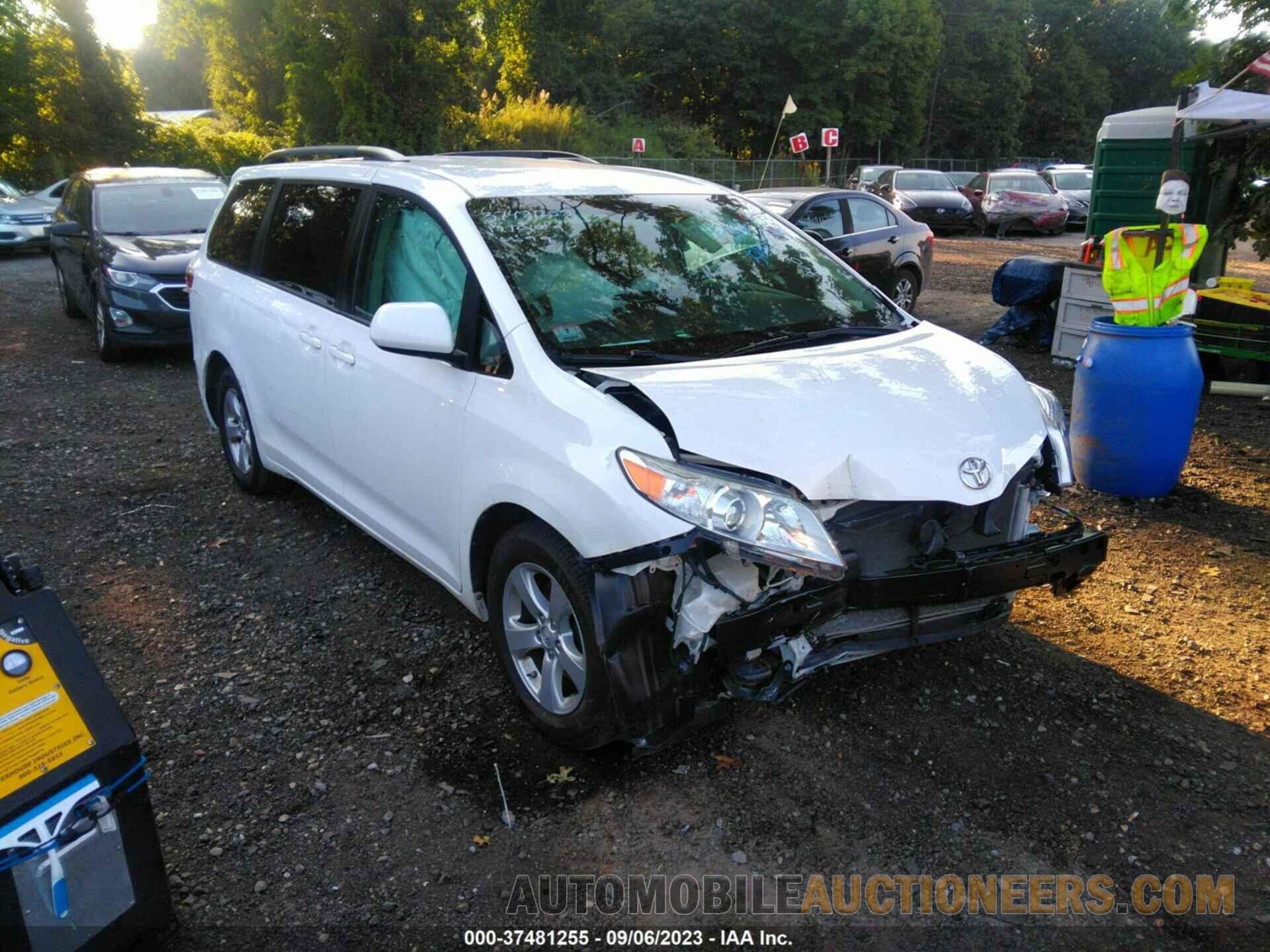 5TDKZ3DC1HS835327 TOYOTA SIENNA 2017