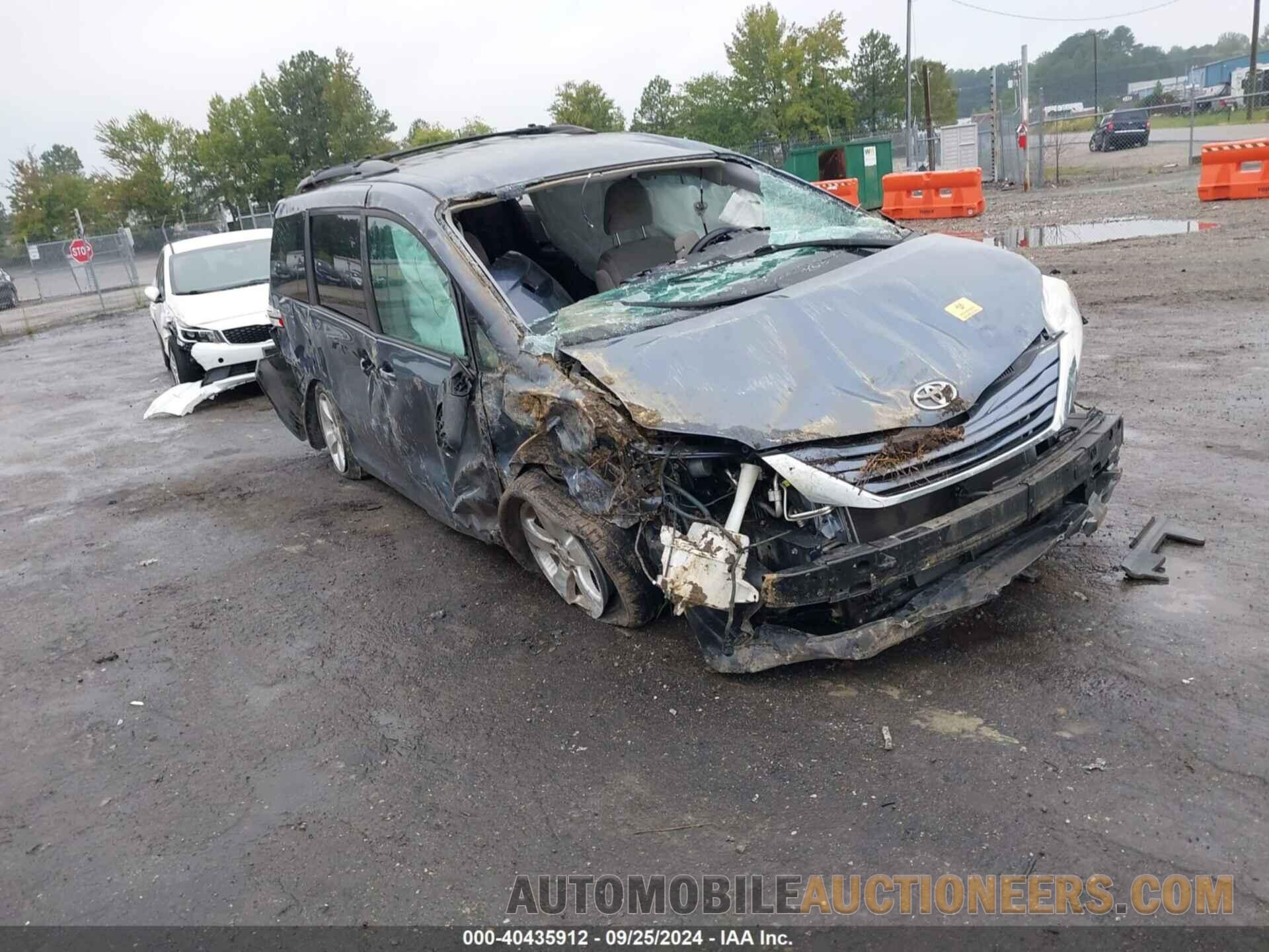 5TDKZ3DC1HS843587 TOYOTA SIENNA 2017