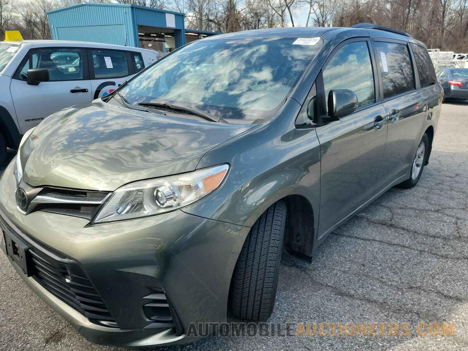 5TDKZ3DC1KS968645 Toyota Sienna LE 2019